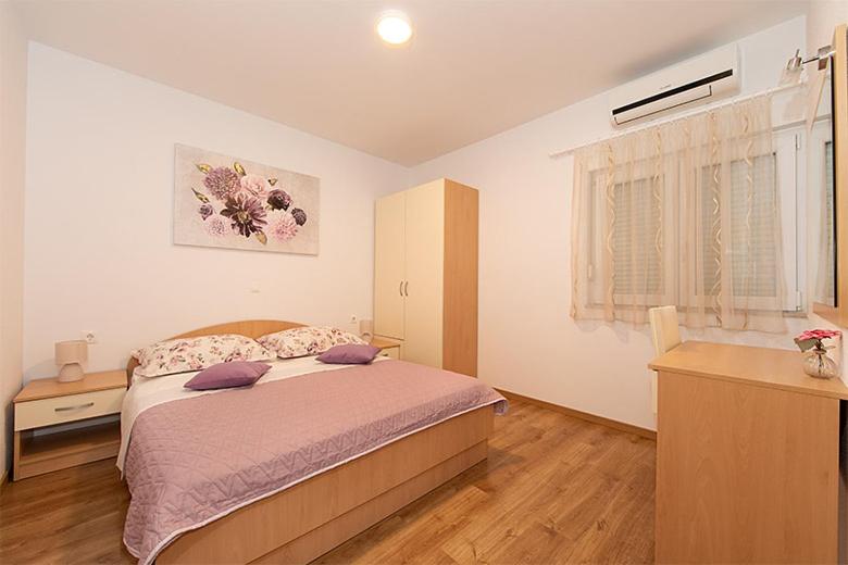 Apartment with Balcony photo 3