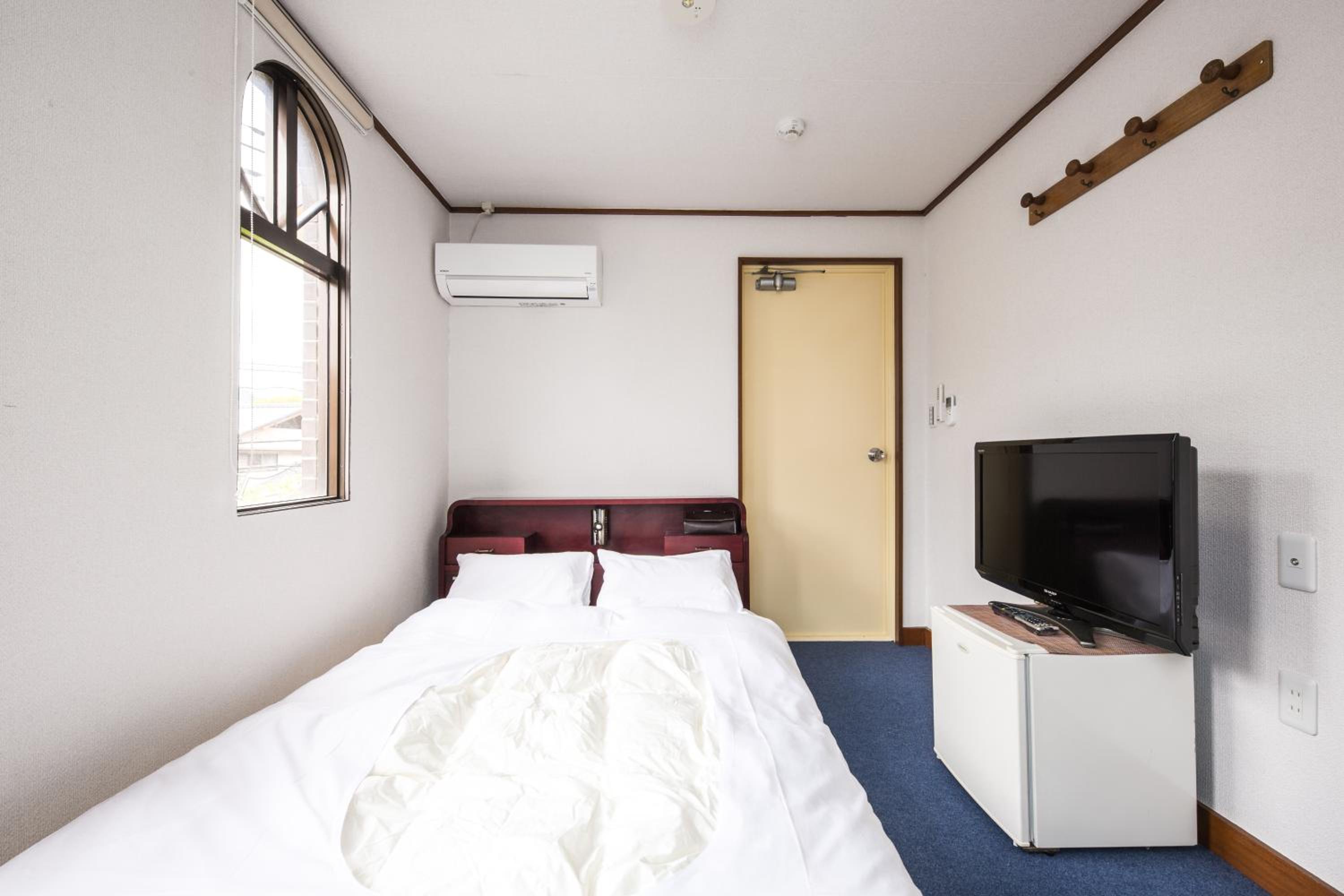 Double Room - Photo 6