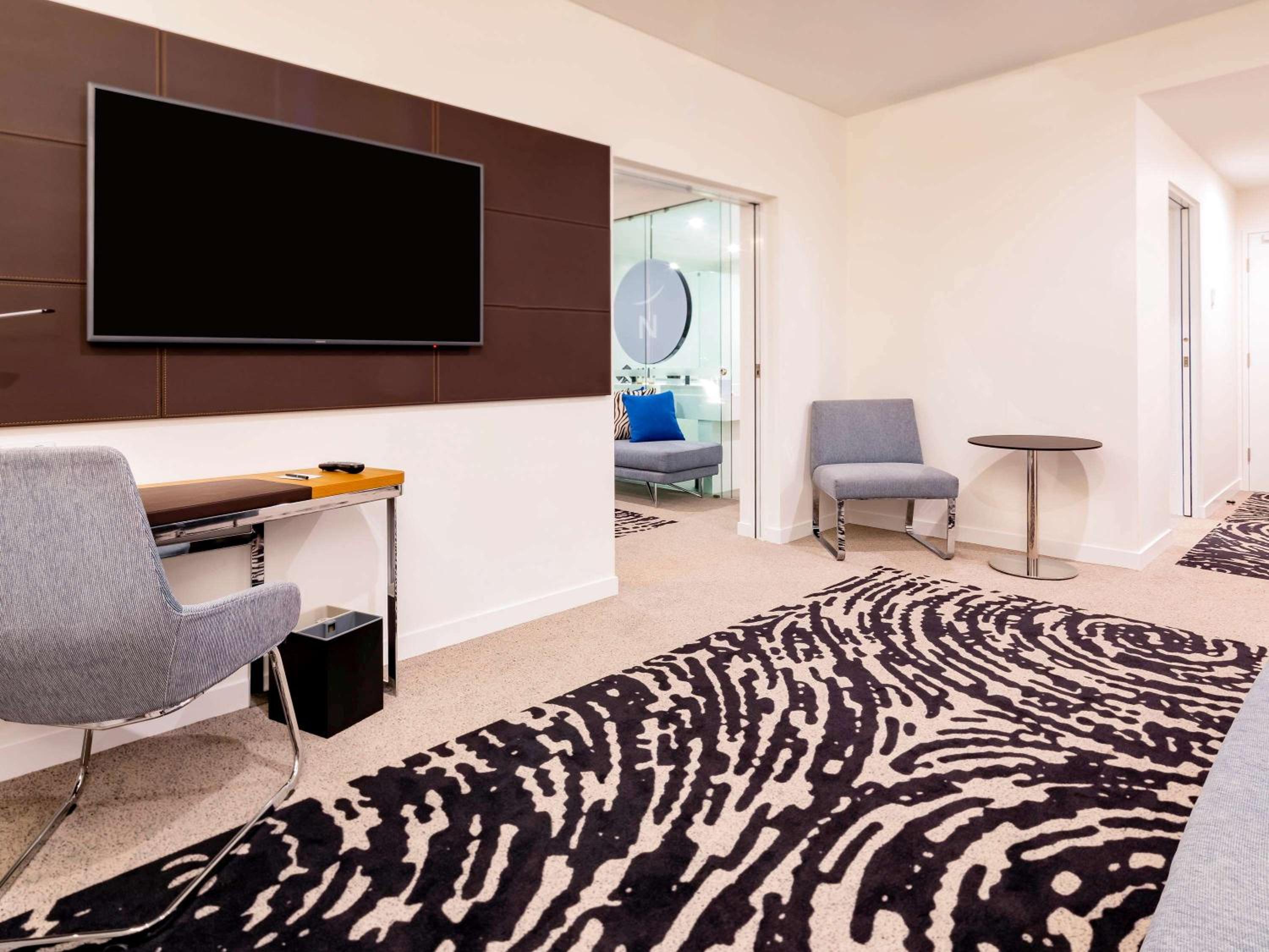 Executive 'N' Suite with One King Bed