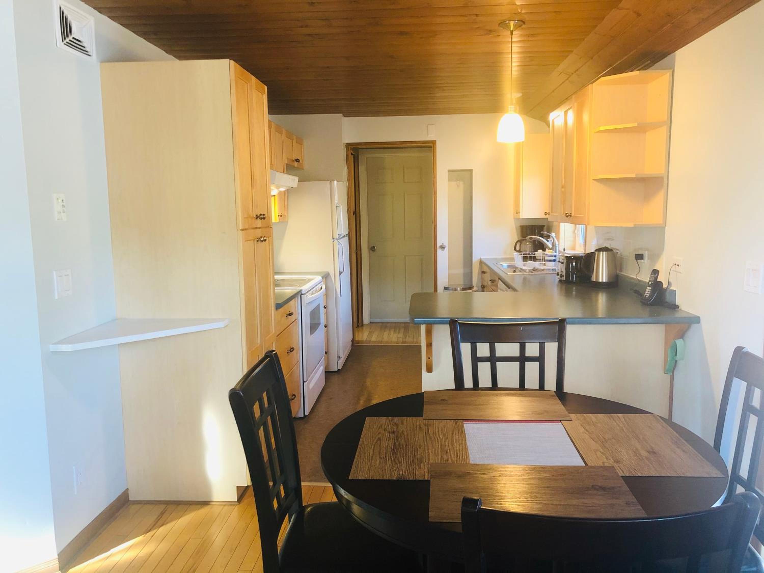 Two-Bedroom House - Photo 18