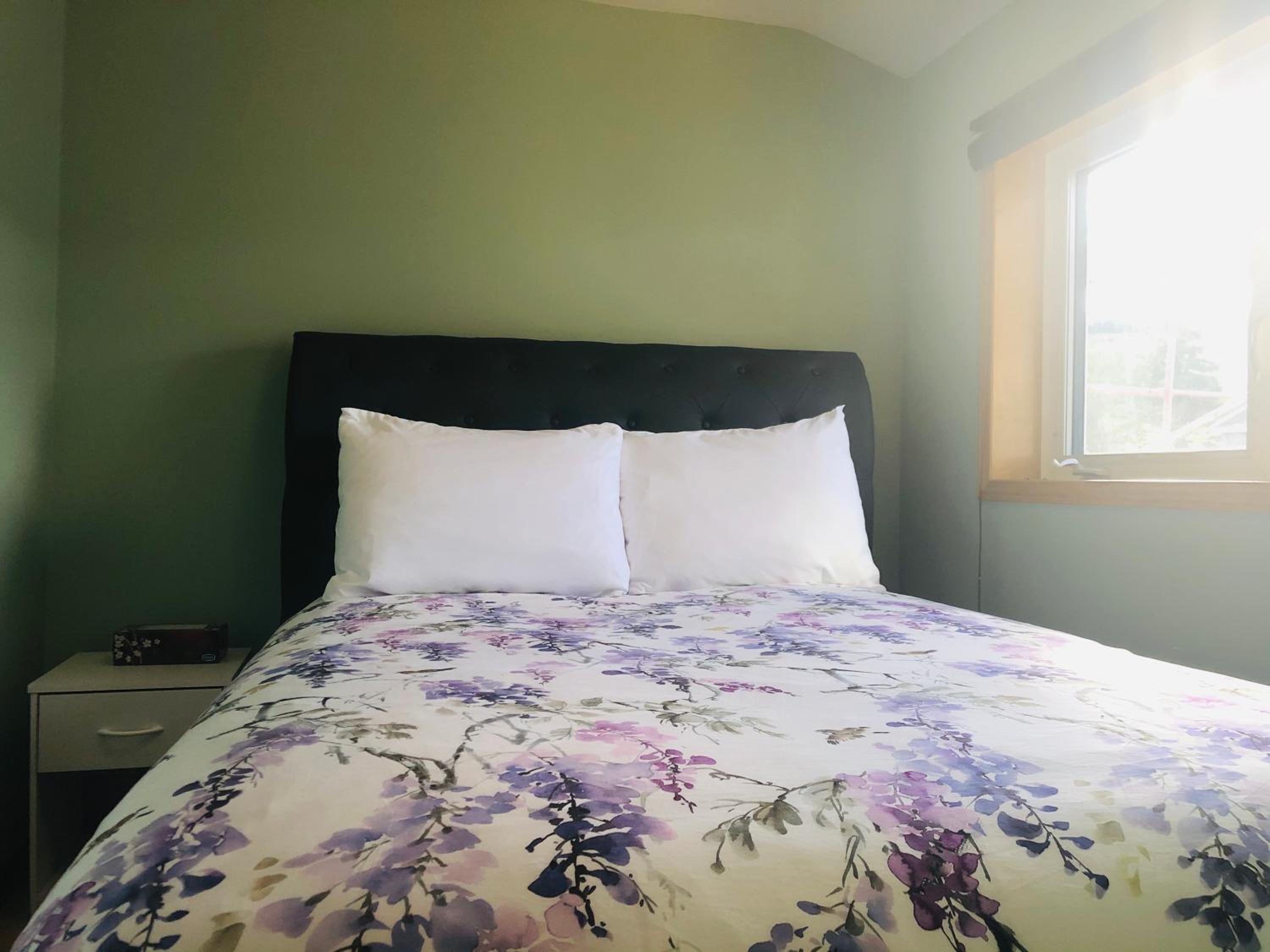 Two-Bedroom House - Photo 9