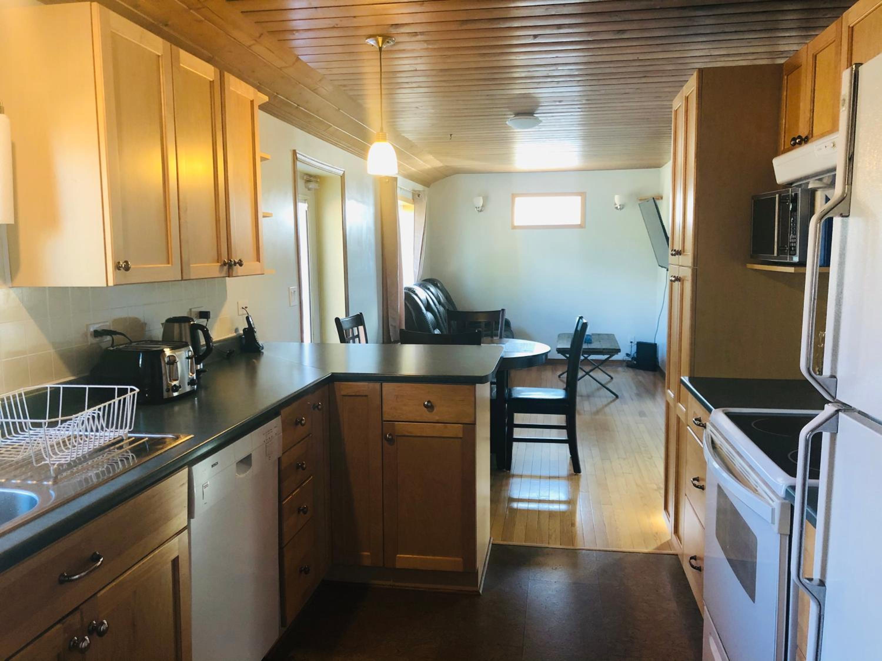 Two-Bedroom House - Photo 2
