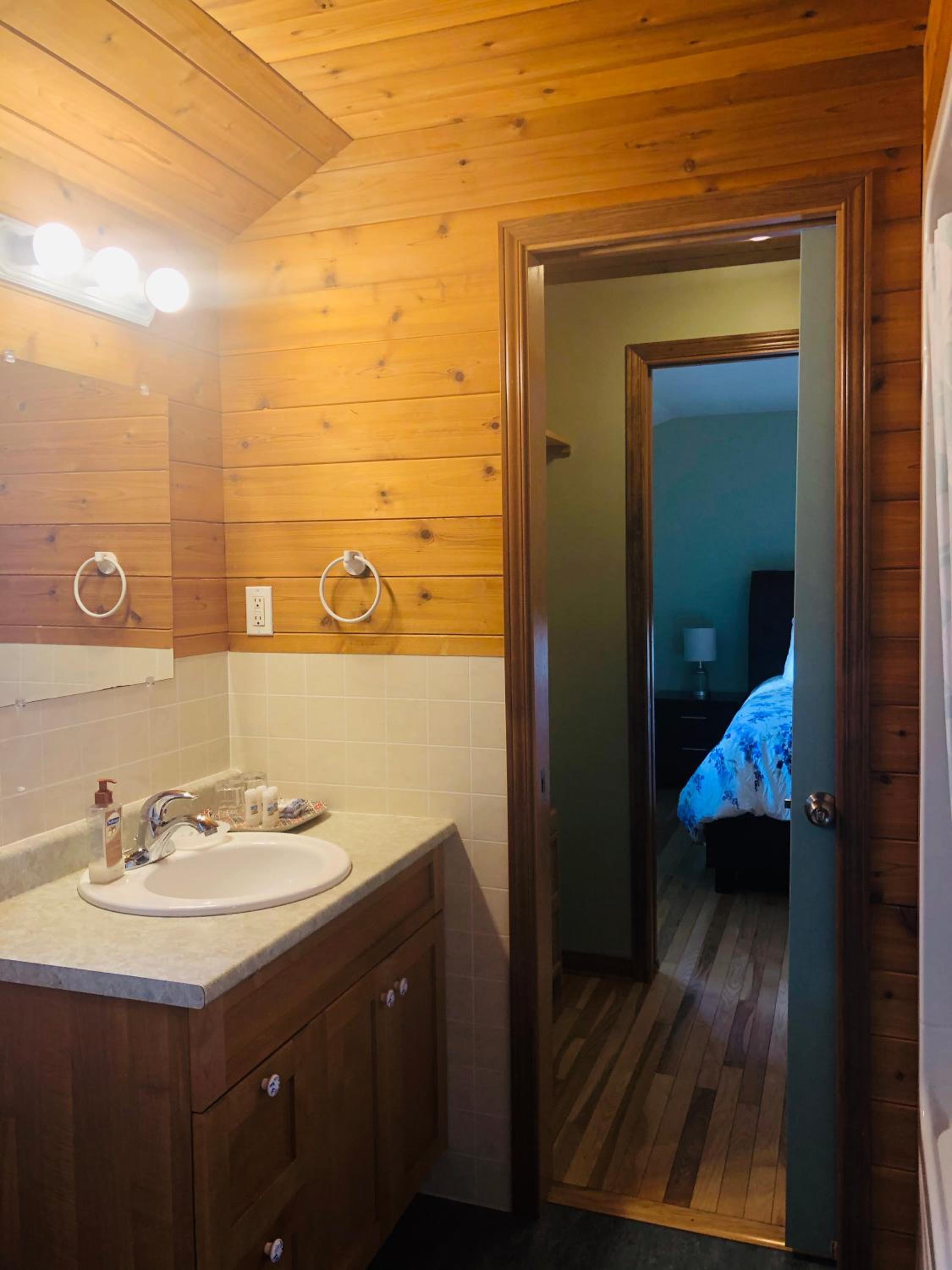Two-Bedroom House - Photo 10