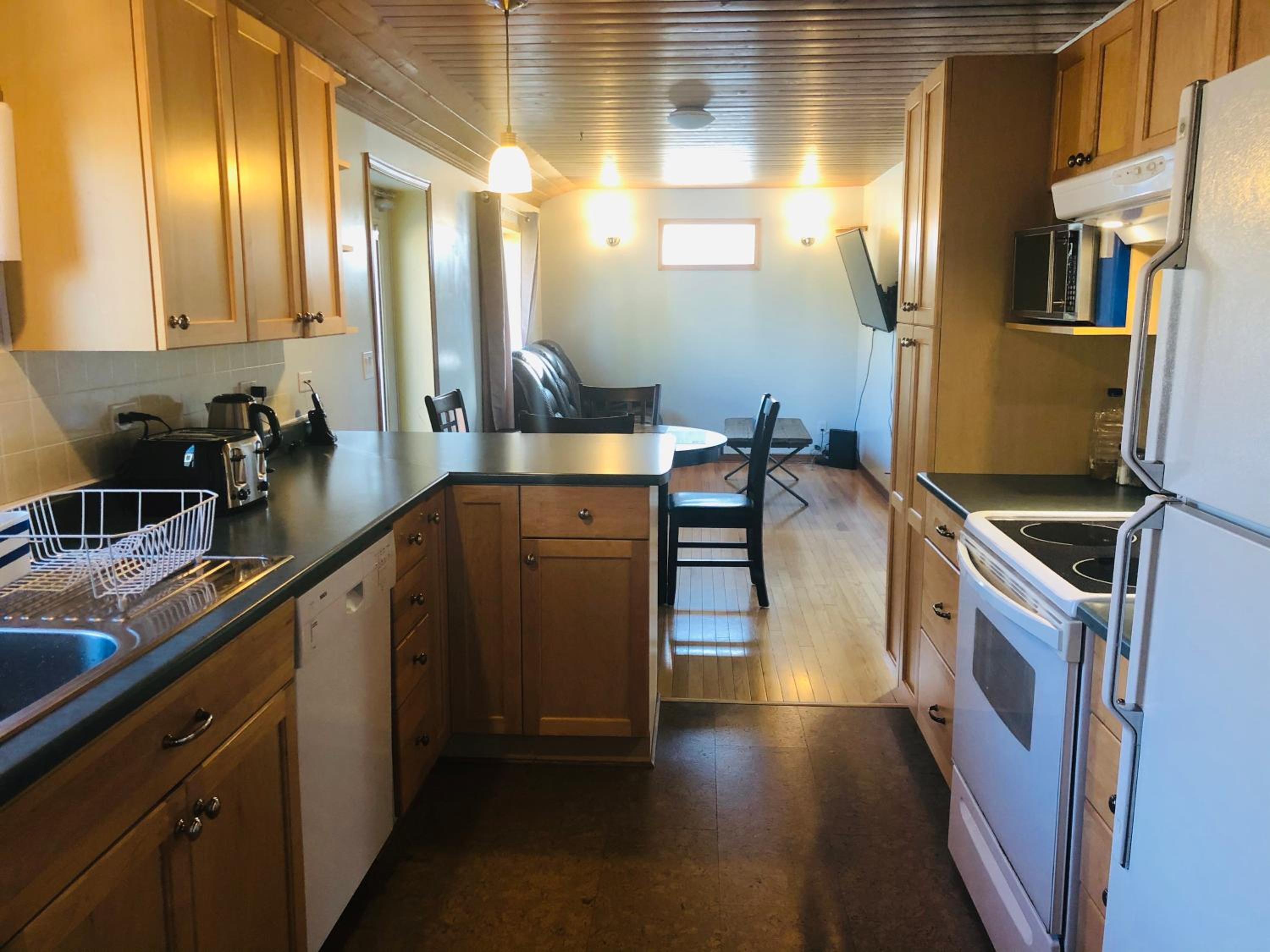Two-Bedroom House - Photo 17