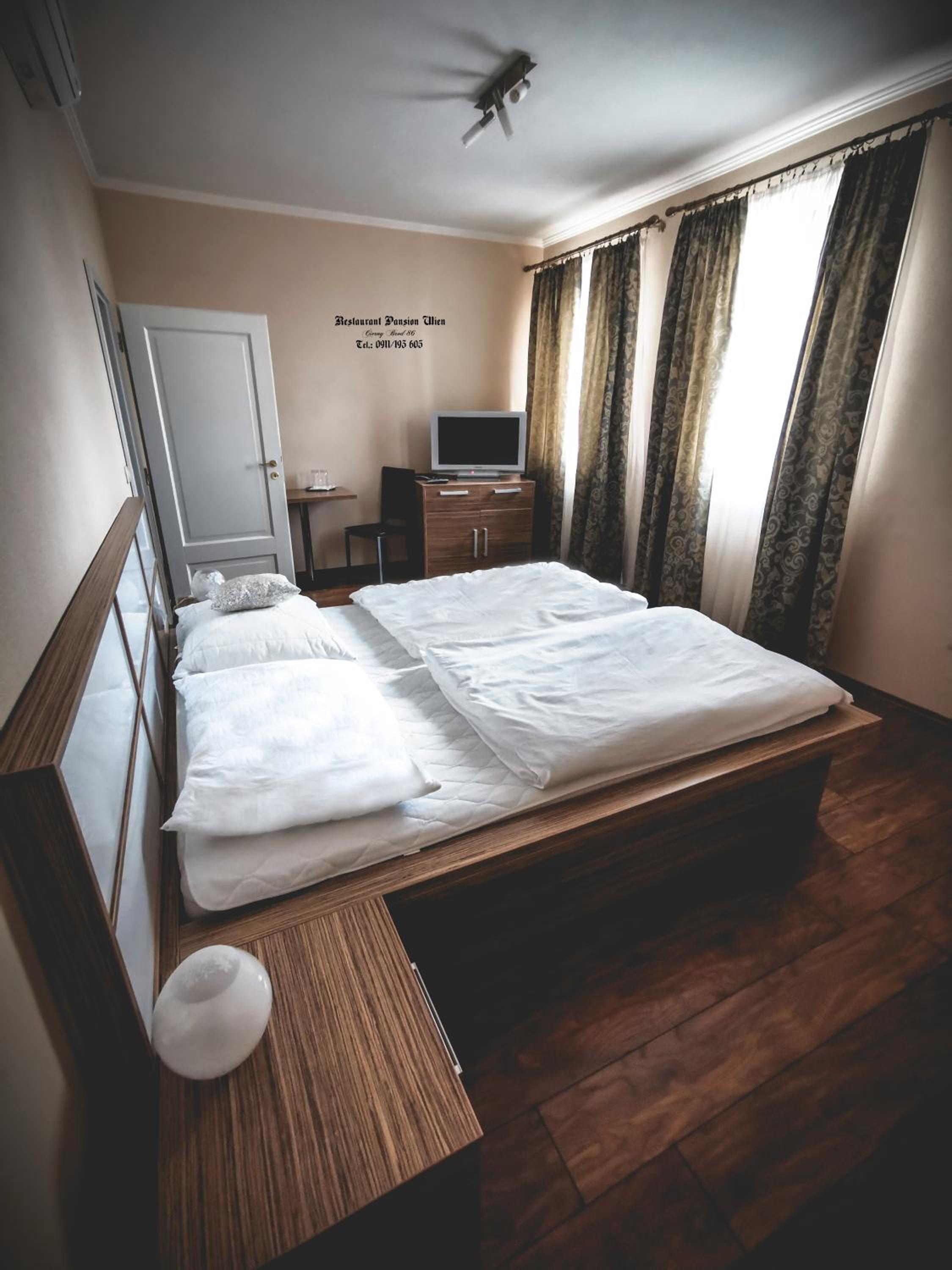 Deluxe Double Room with Shower - Photo 6