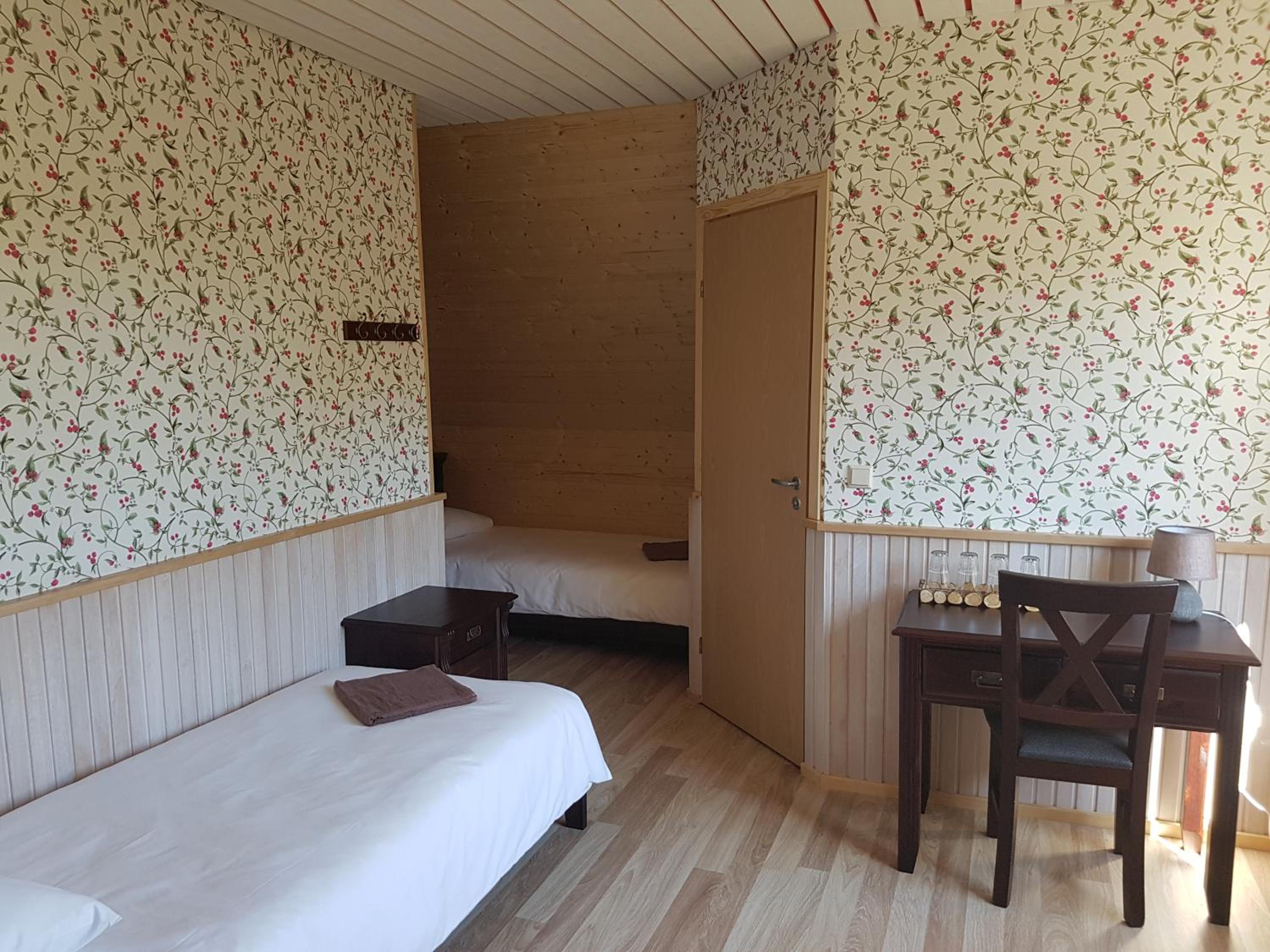 Quadruple Room with Shower - Photo 1