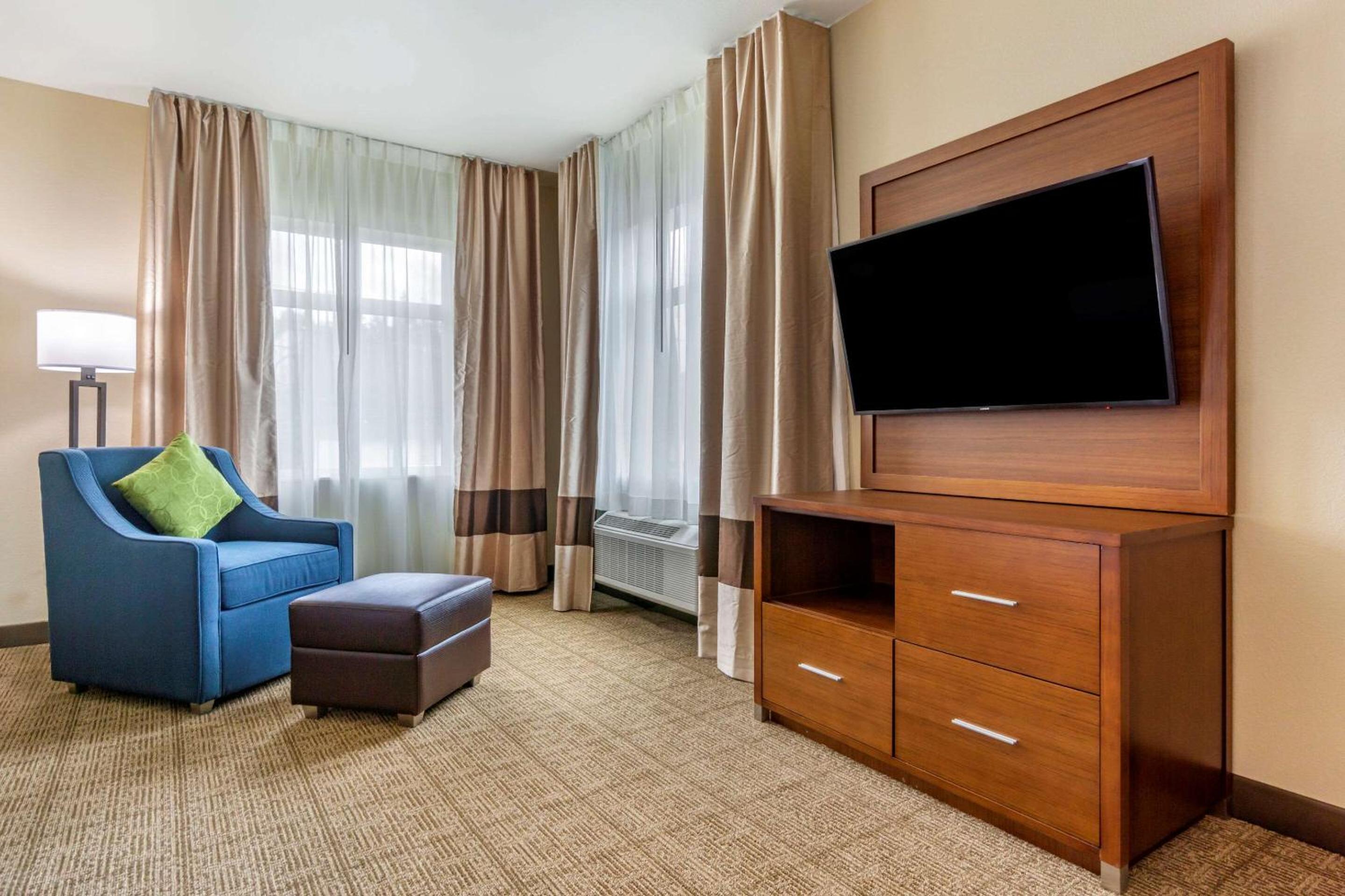 King Room - Accessible/Non-Smoking - Photo 3