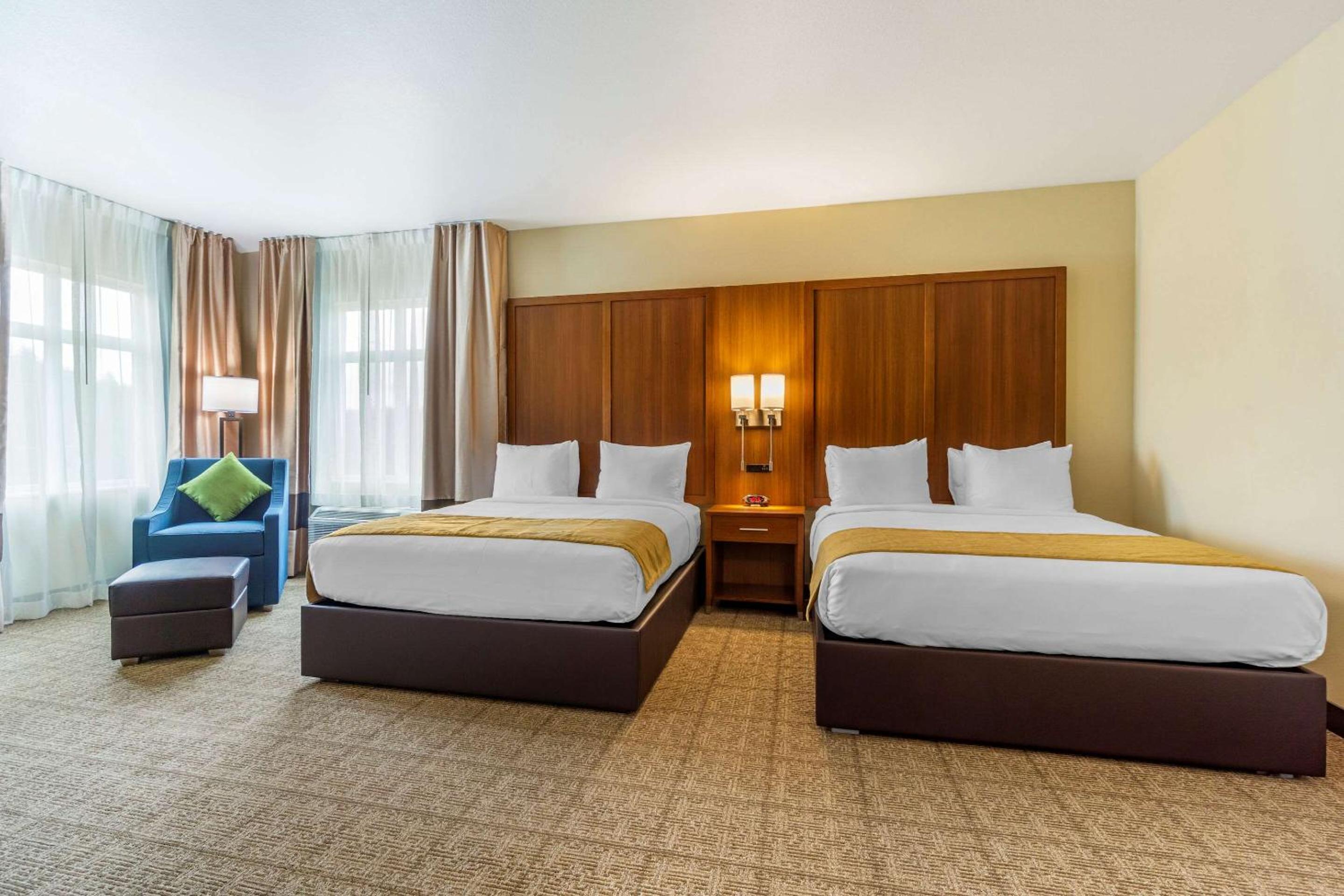 Queen Suite with Two Queen Beds and Kitchen - Non-Smoking