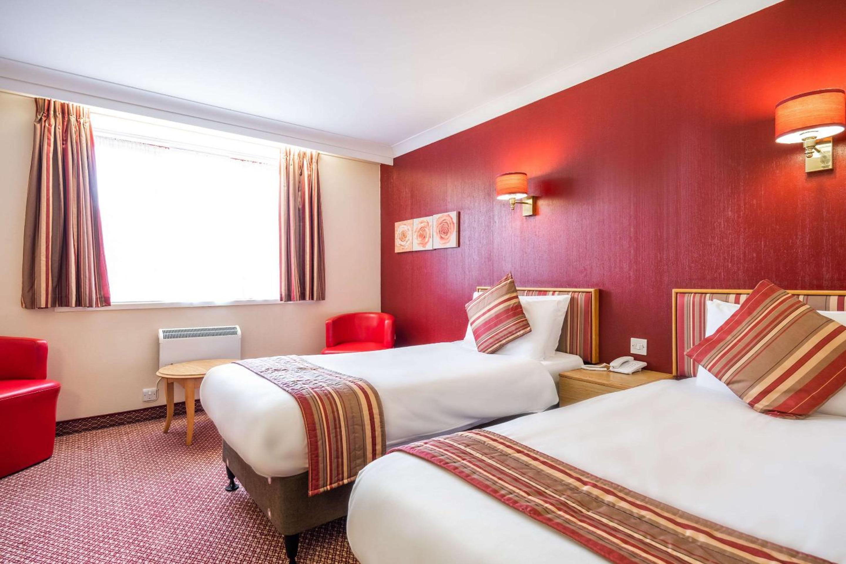 Twin Room - Photo 1