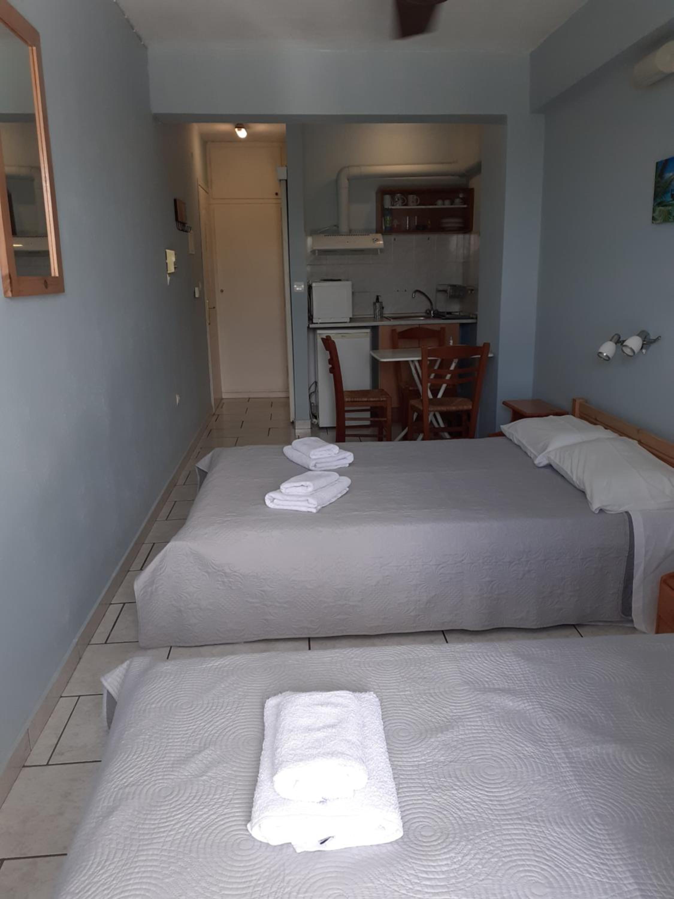 Superior Triple Room with Sea View - Photo 4