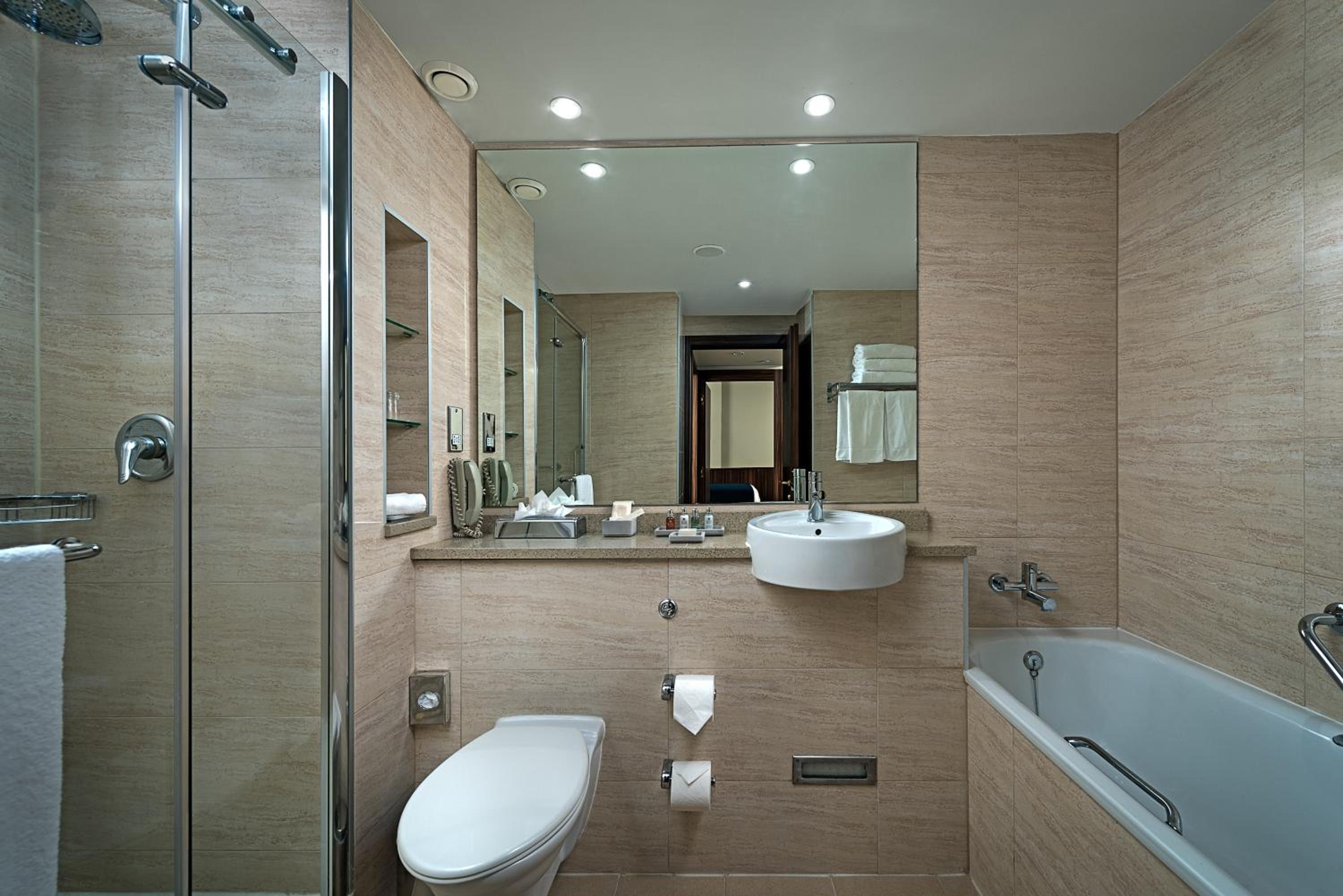 Deluxe King Room - Photo 4