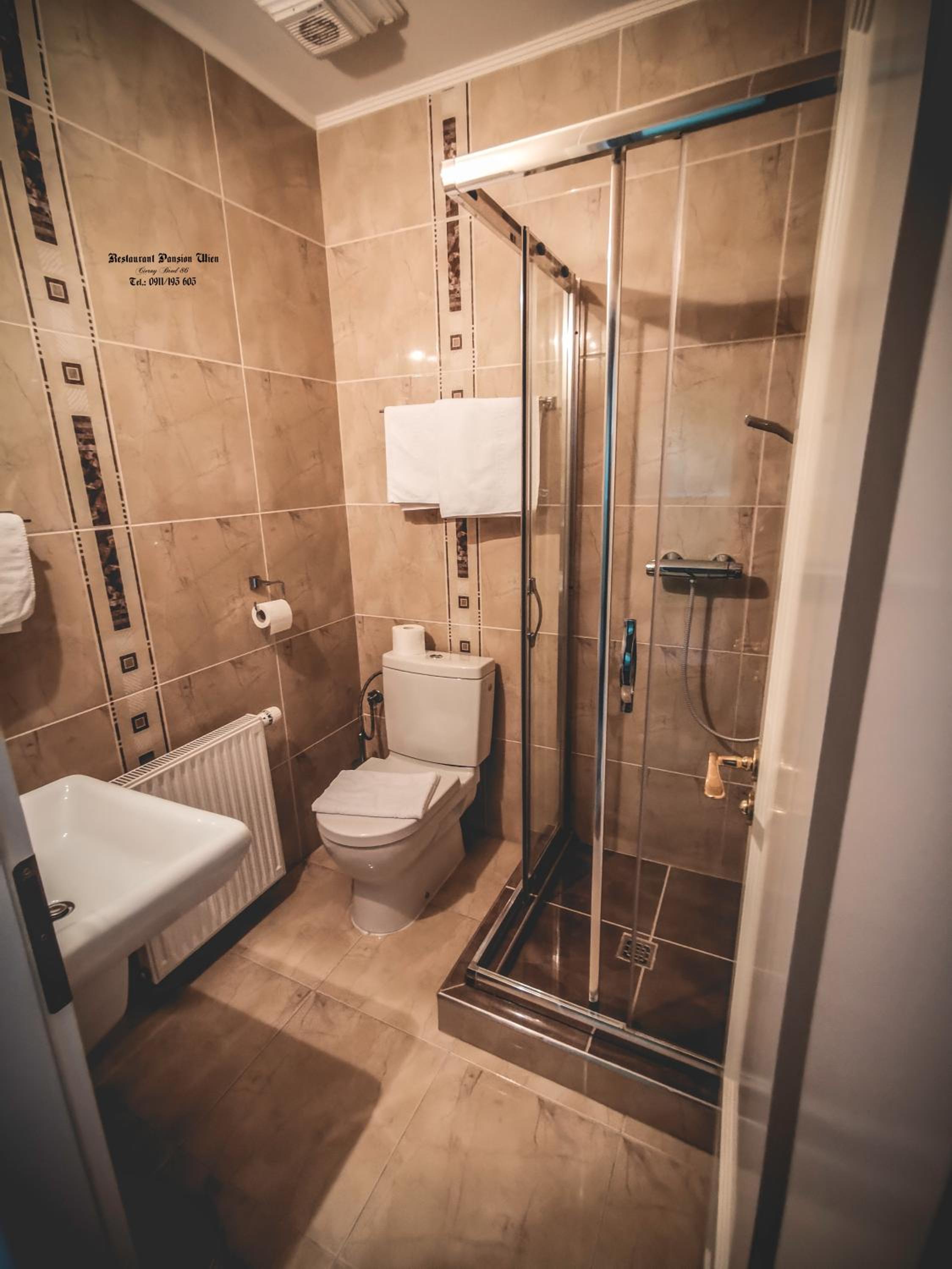 Large Double Room - Photo 21