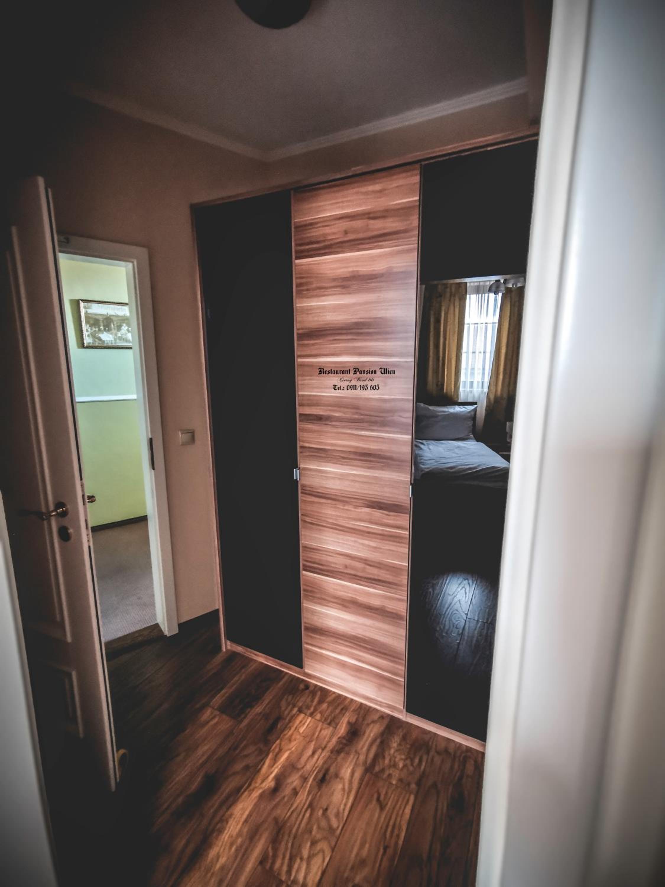Large Double Room - Photo 1