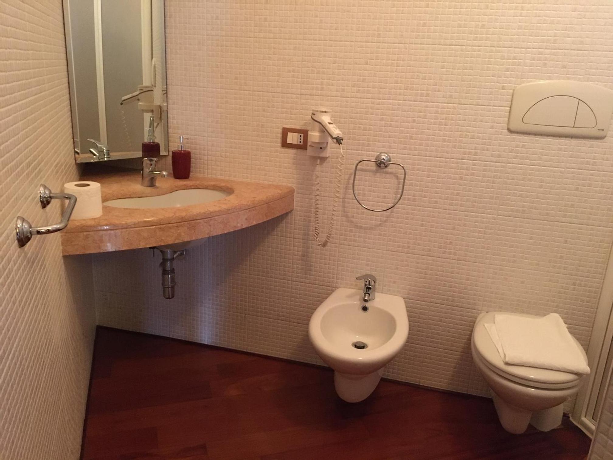 Double Room - Photo 4