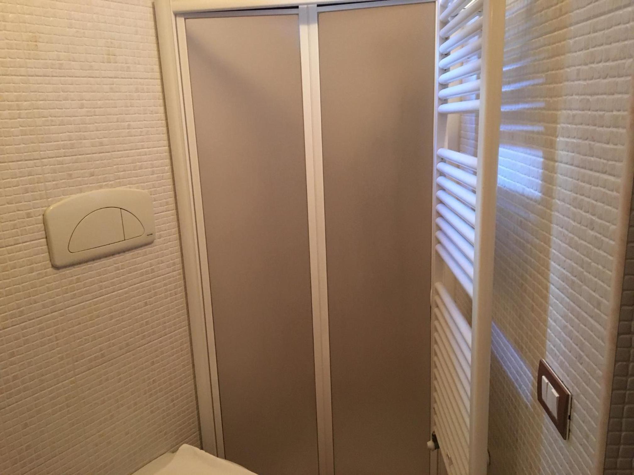 Double Room - Photo 5