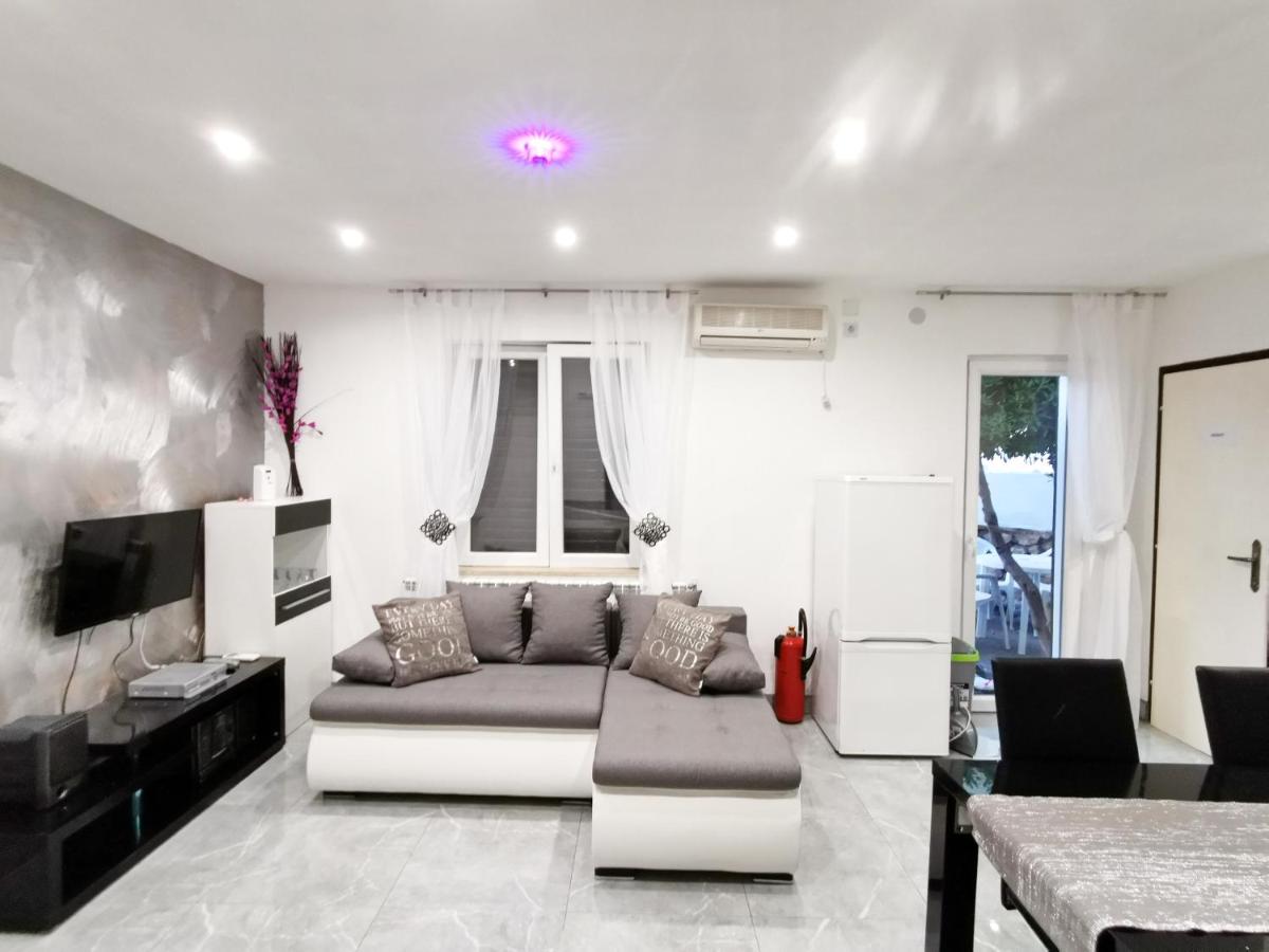 Two-Bedroom Apartment with Terrace photo 2