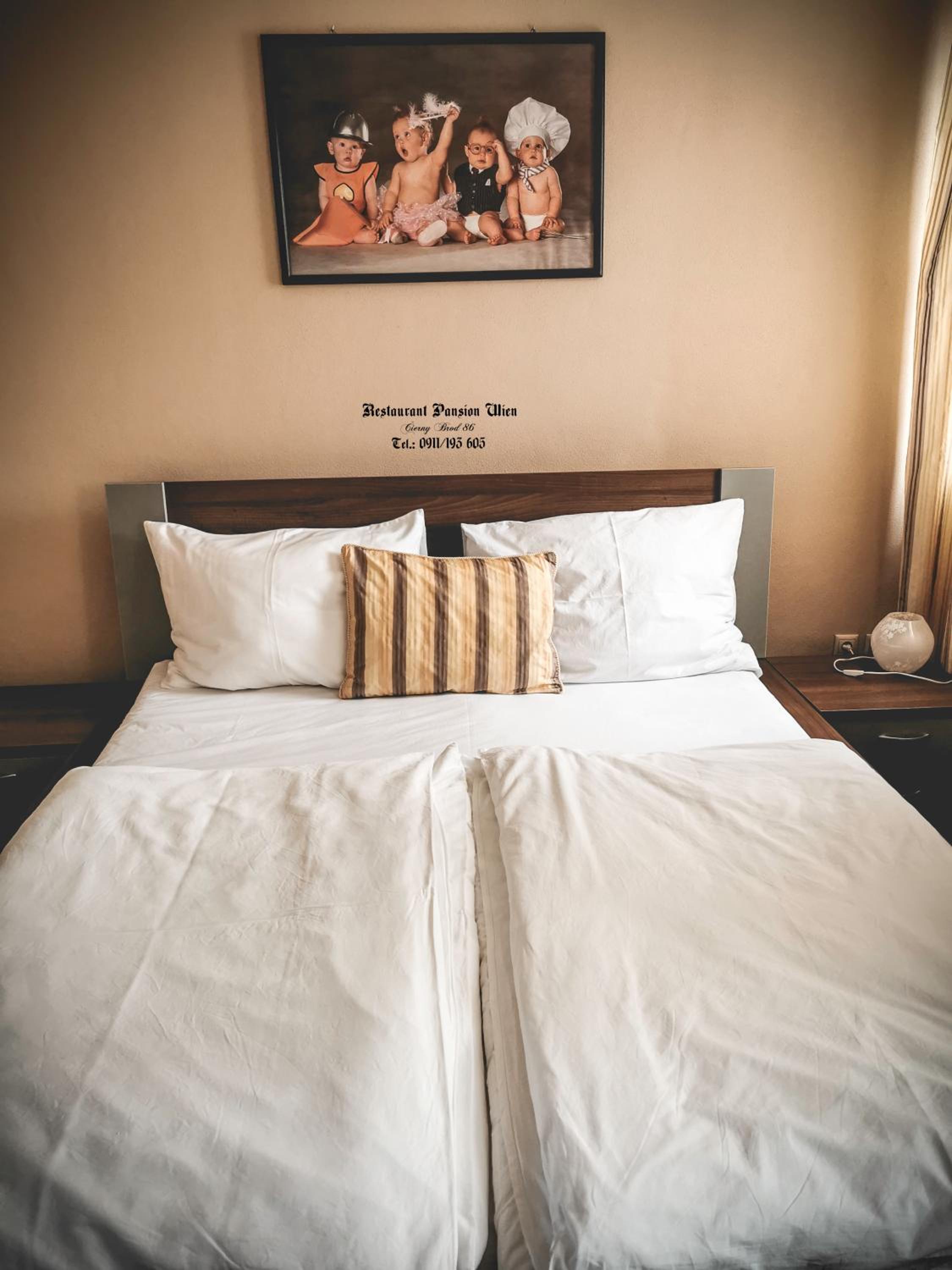 Deluxe Double Room with Shower - Photo 9