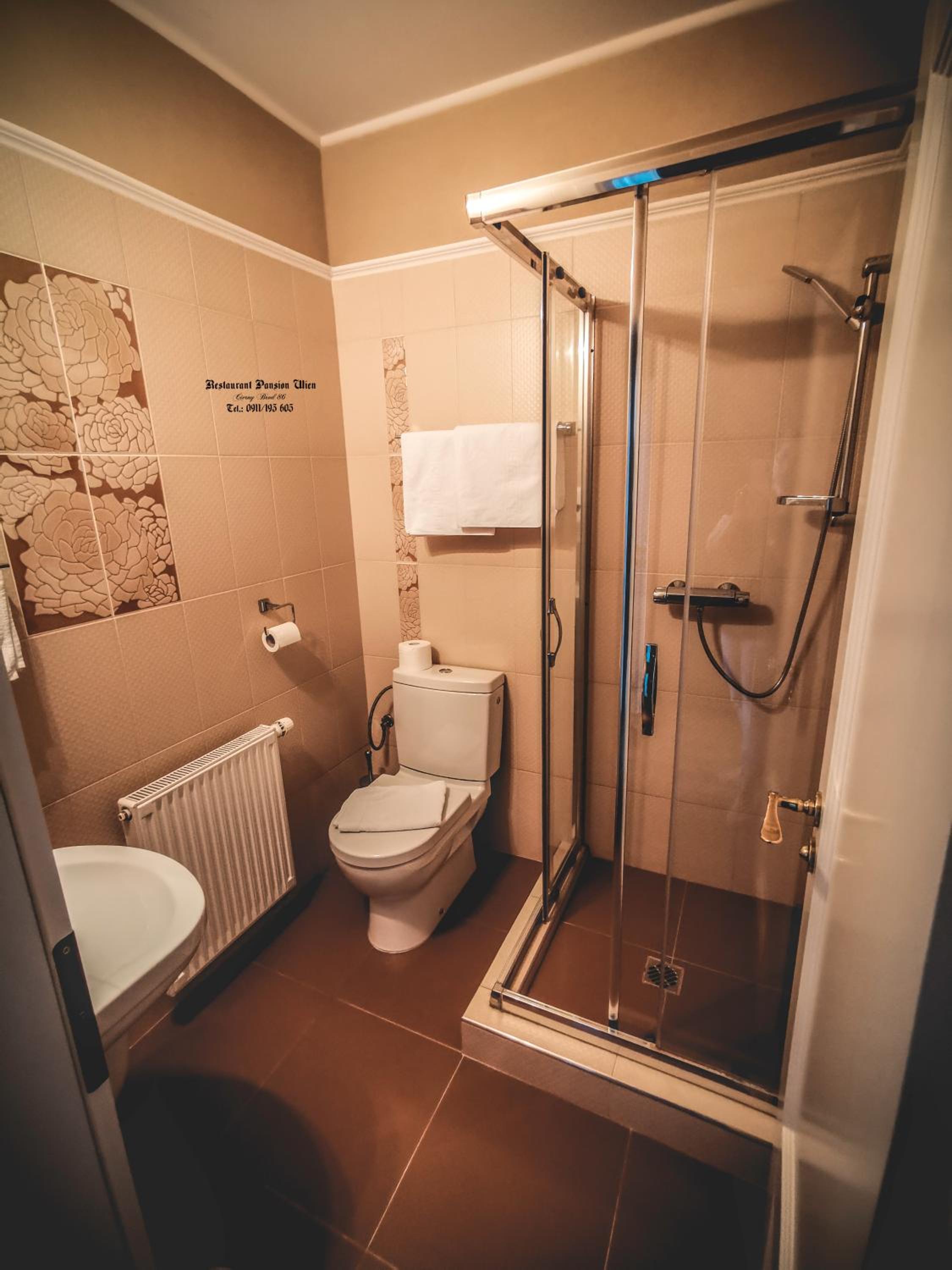 Large Double Room - Photo 13