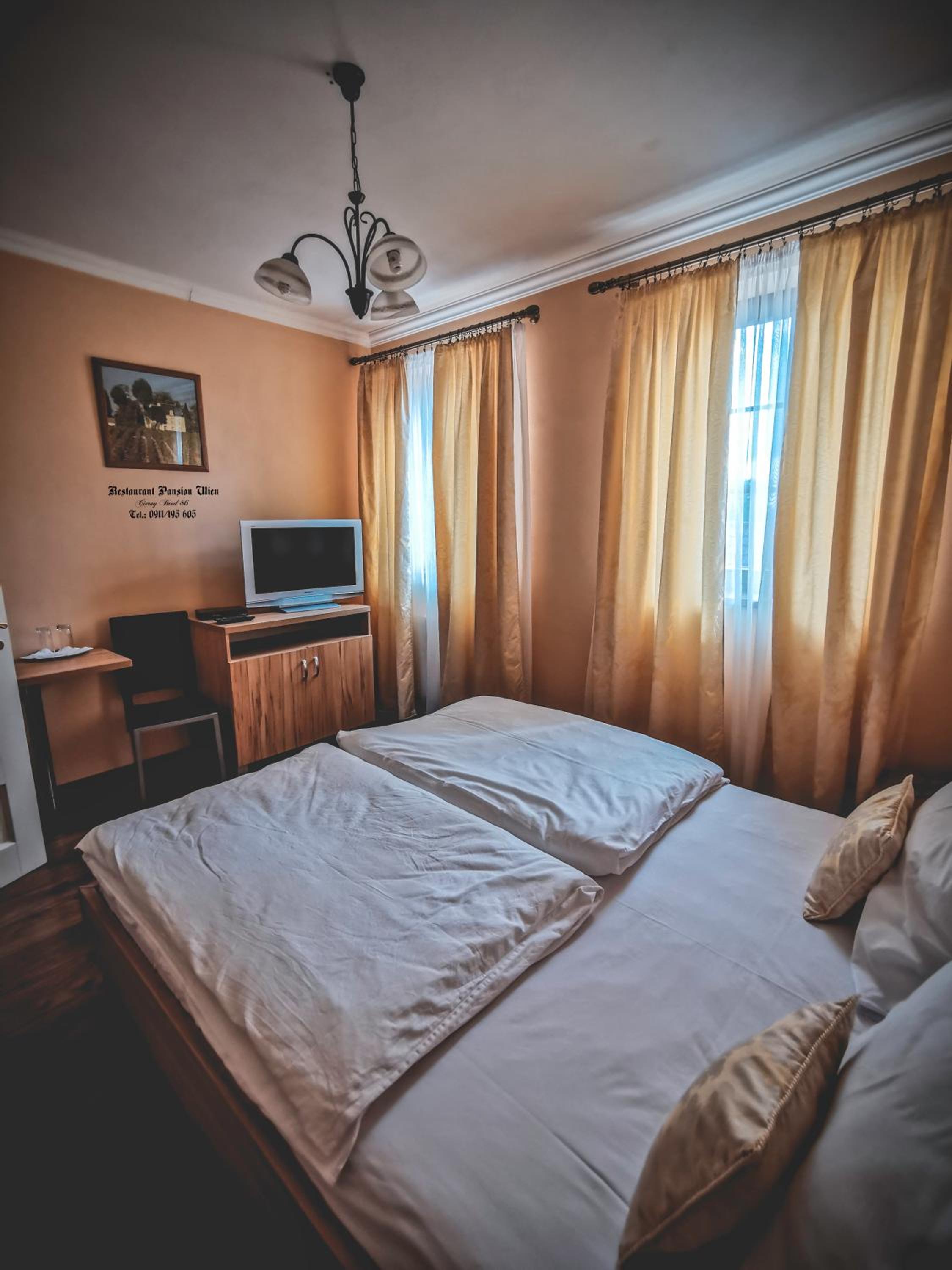 Deluxe Double Room with Shower - Photo 13