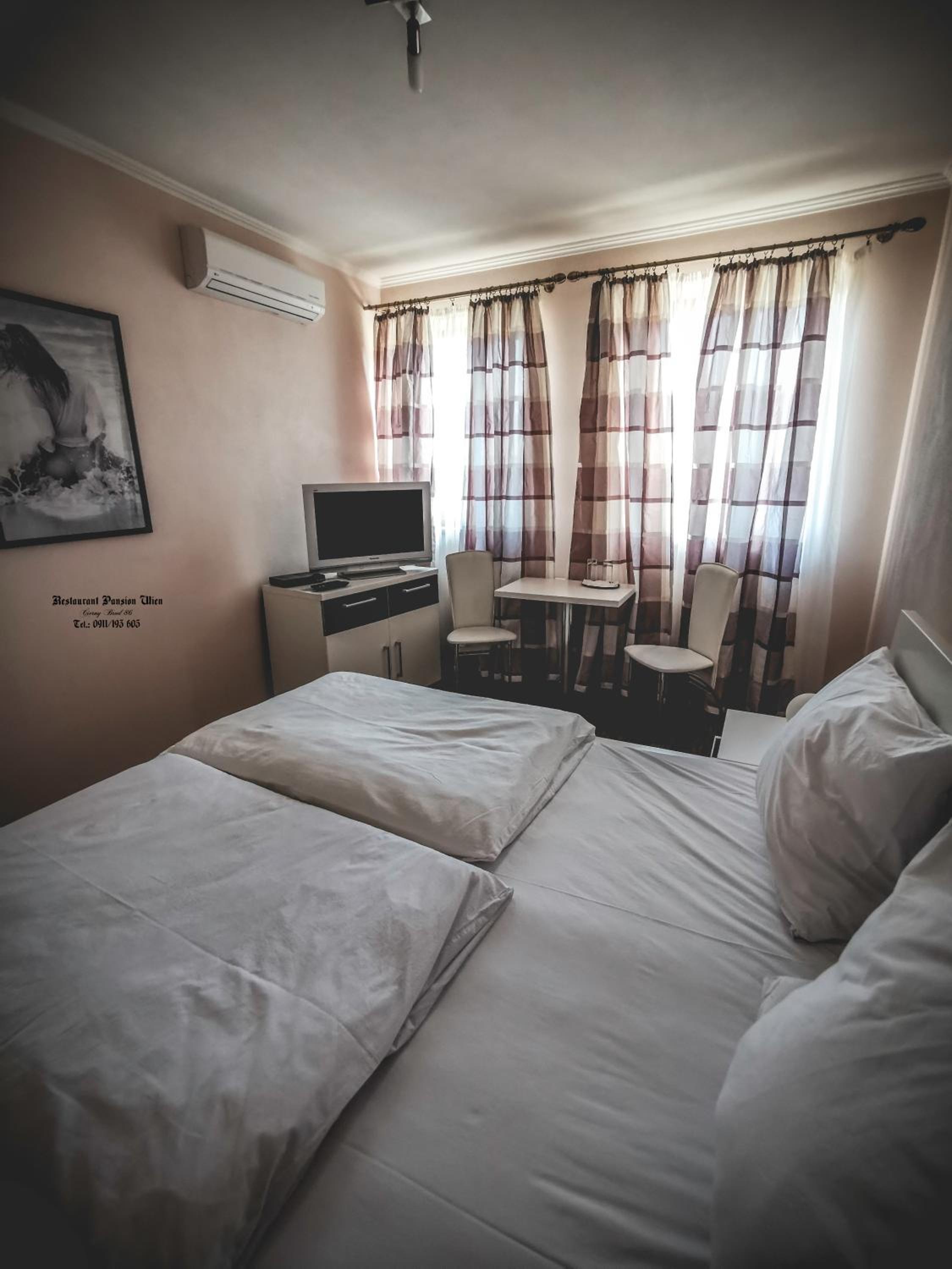 Deluxe Double Room with Shower - Photo 3