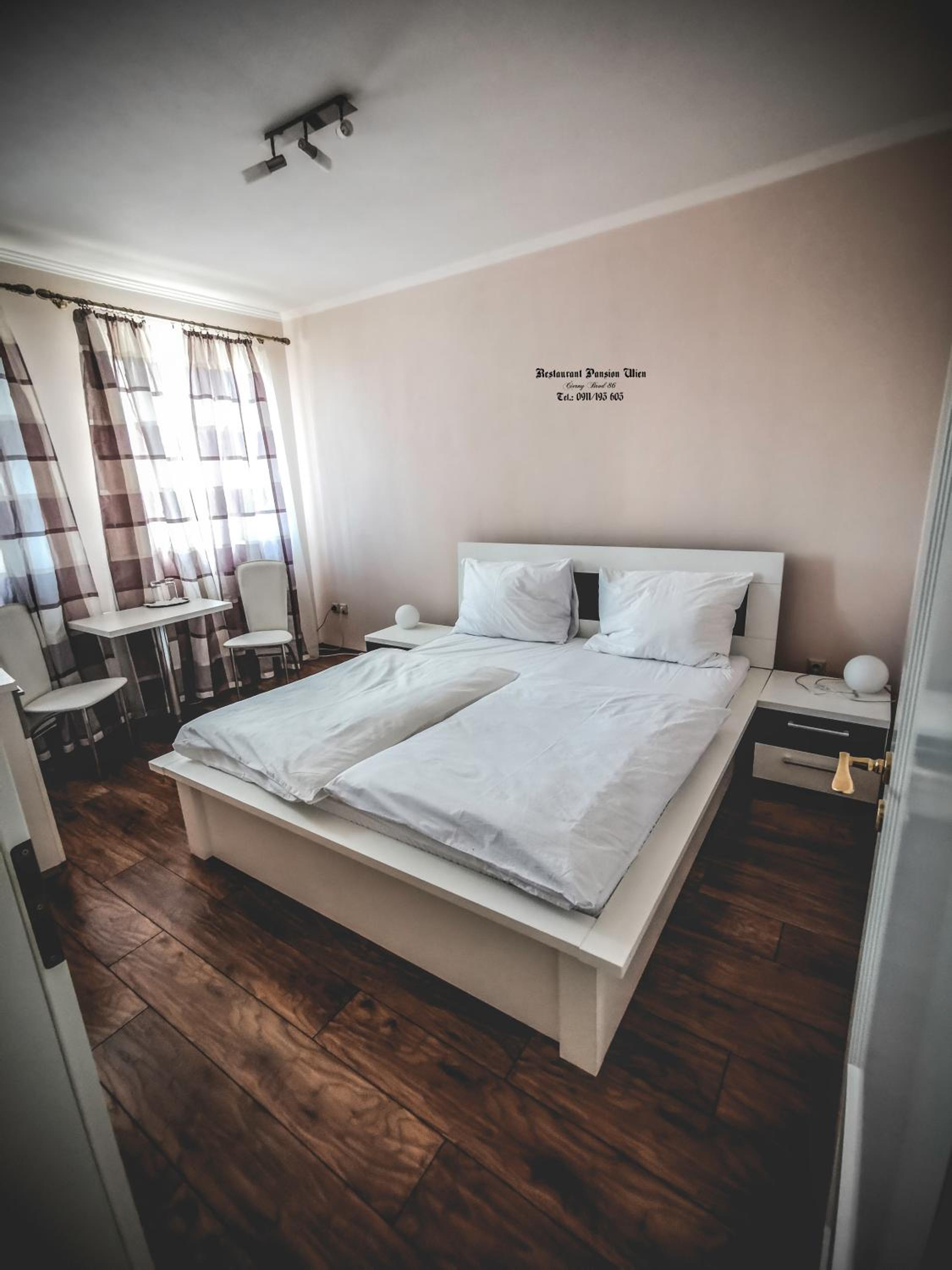 Deluxe Double Room with Shower - Photo 4