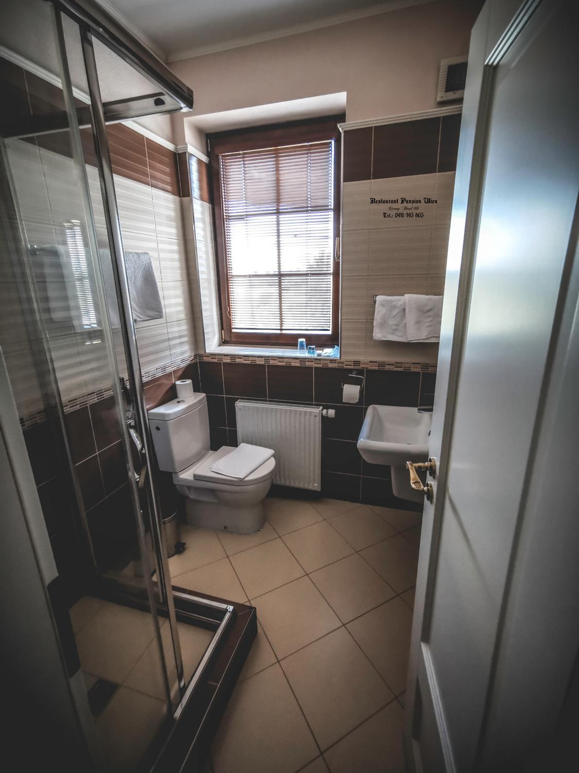 Deluxe Double Room with Shower - Photo 16