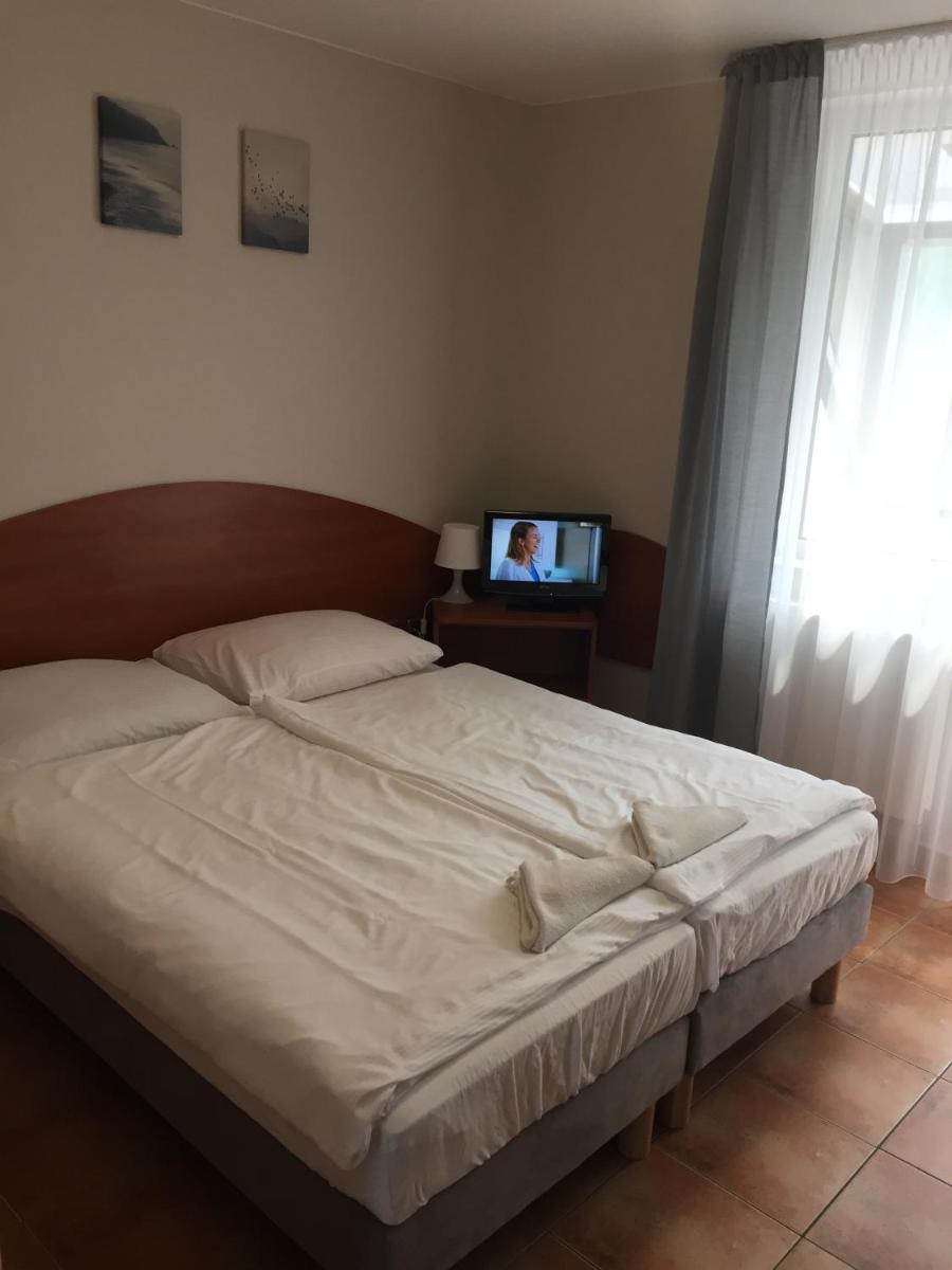 Double Room with Balcony - Photo 2
