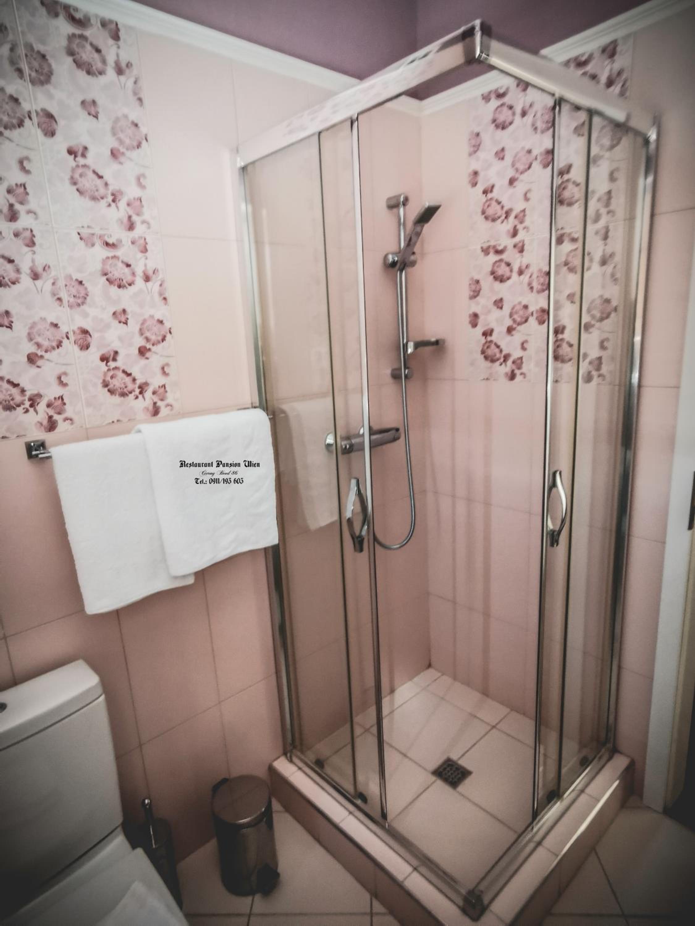 Large Double Room - Photo 10