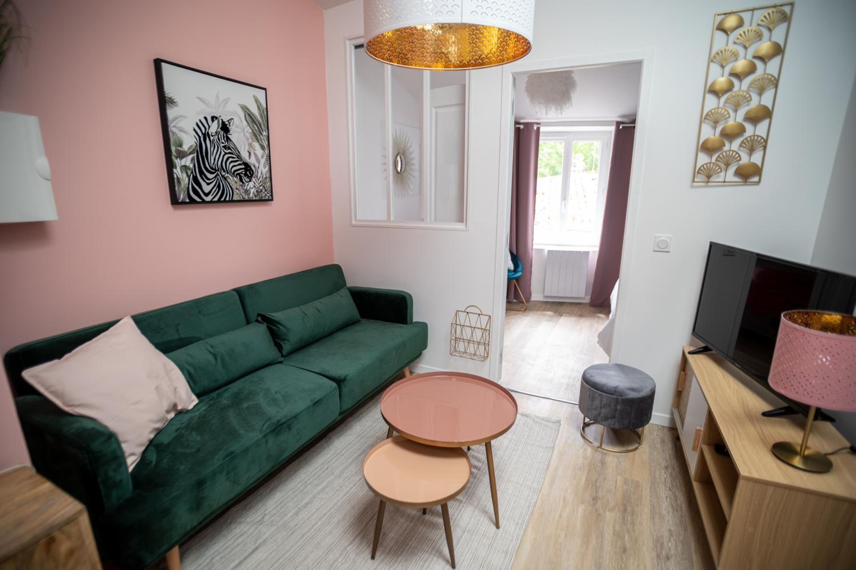 One-Bedroom Apartment - Photo 4