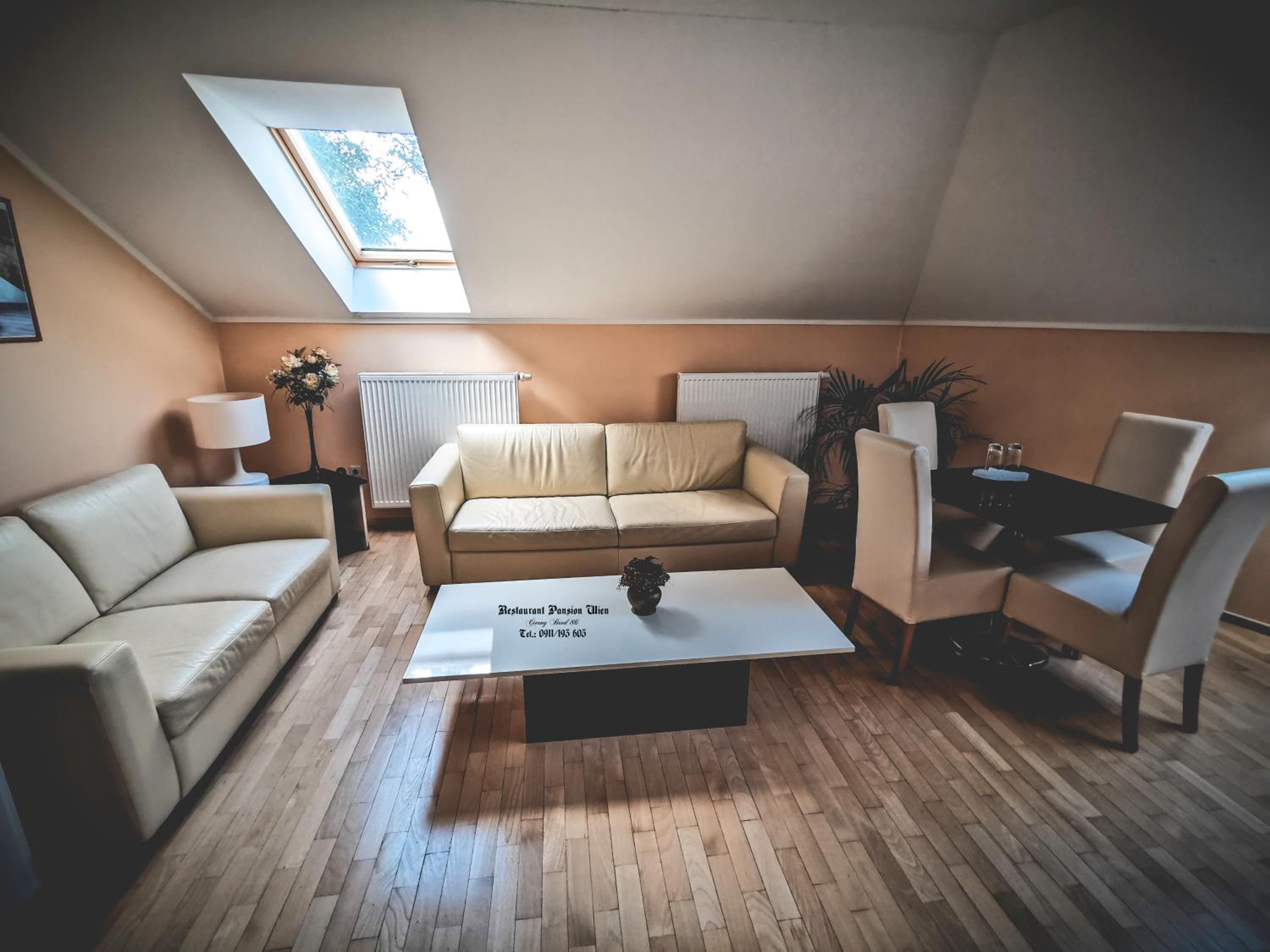 Deluxe King Suite photo 2
