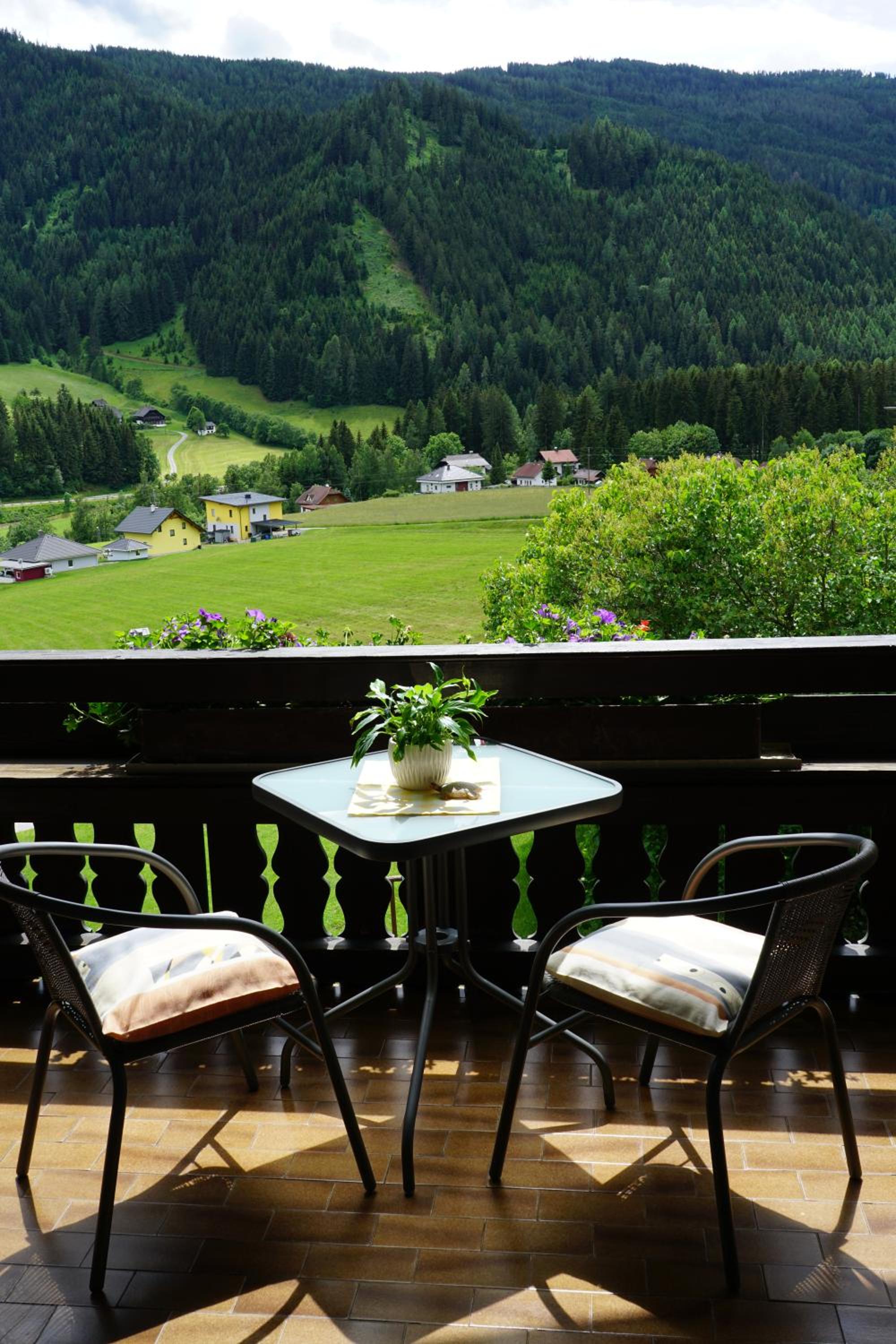 Two-Bedroom Apartment with Balcony and Garden View photo 2