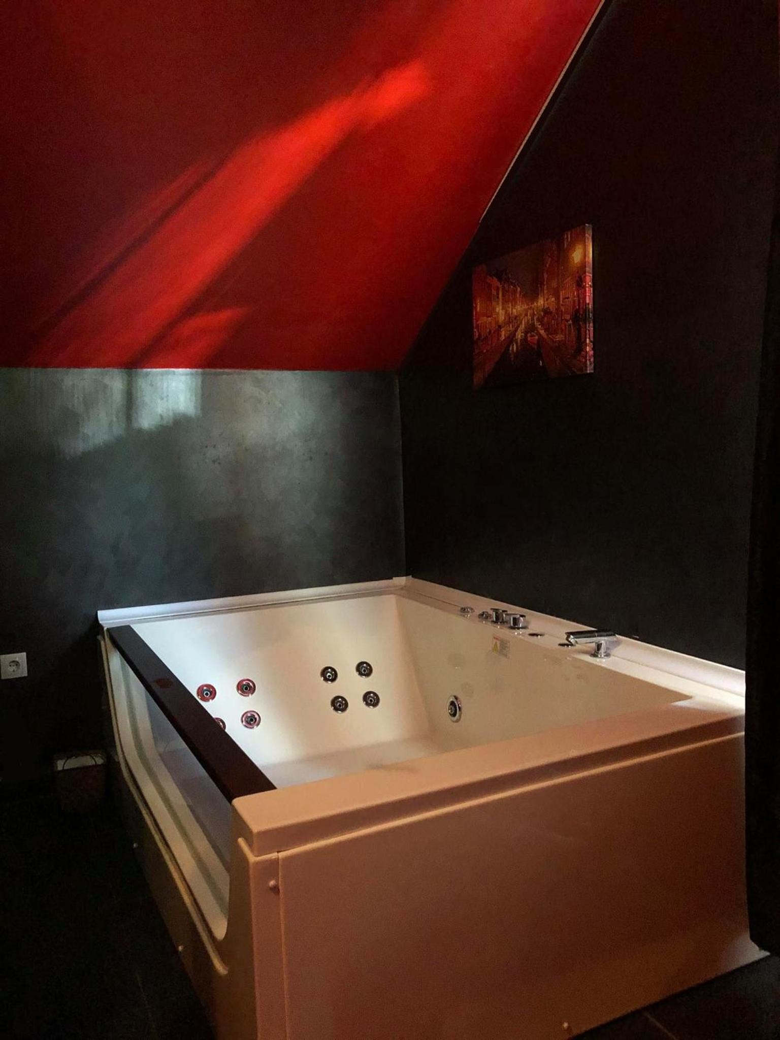 Studio with Spa Bath - Photo 5