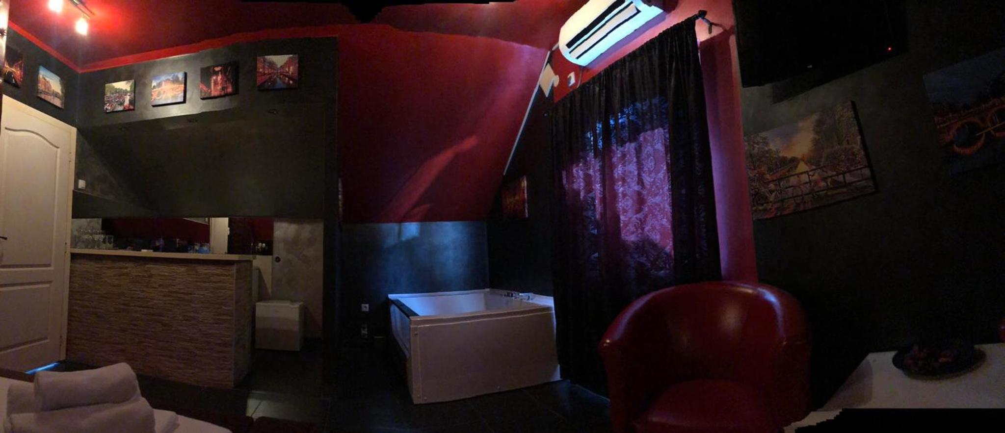 Studio with Spa Bath - Photo 1