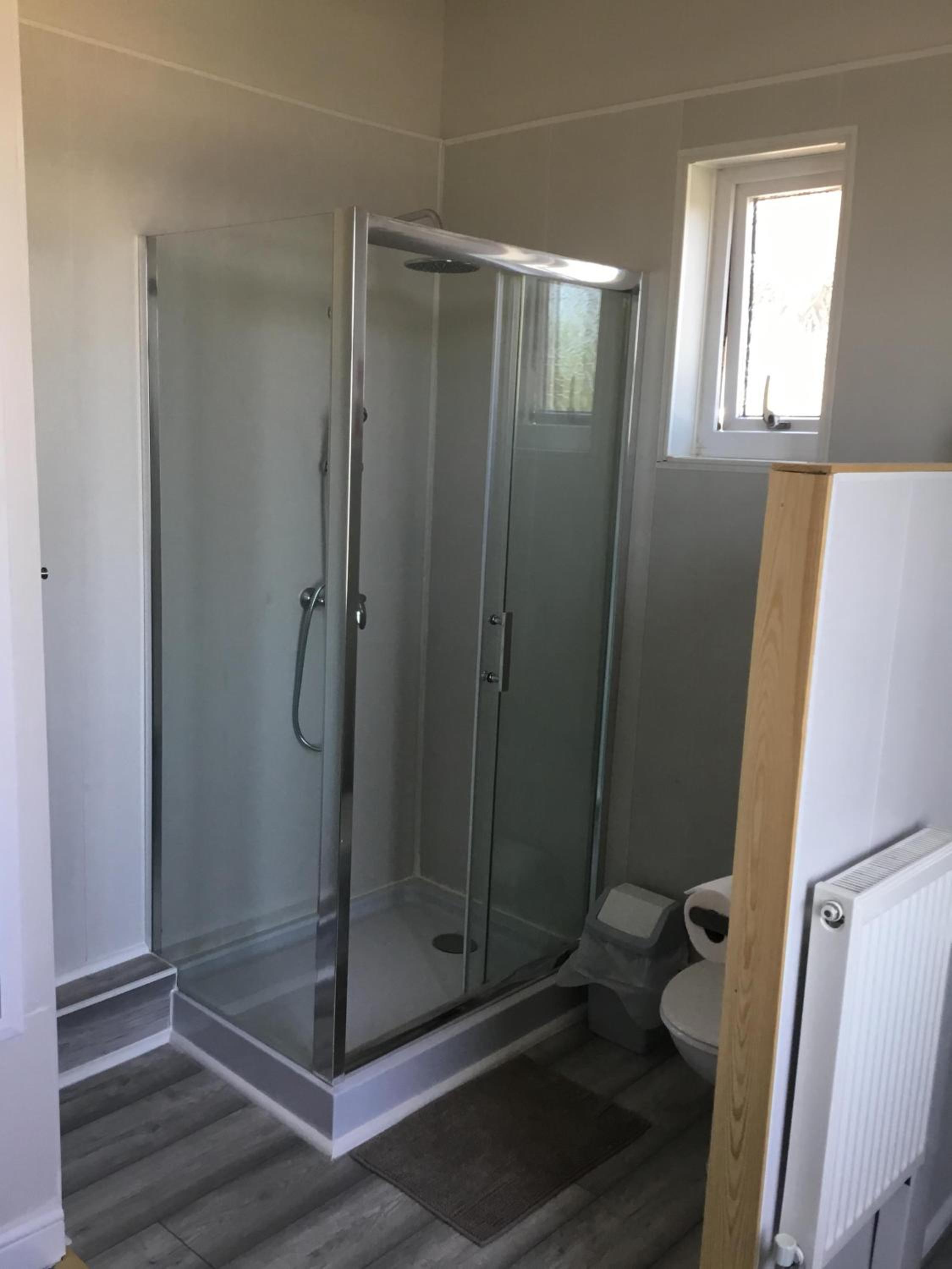 Twin Room with Shower - Photo 4