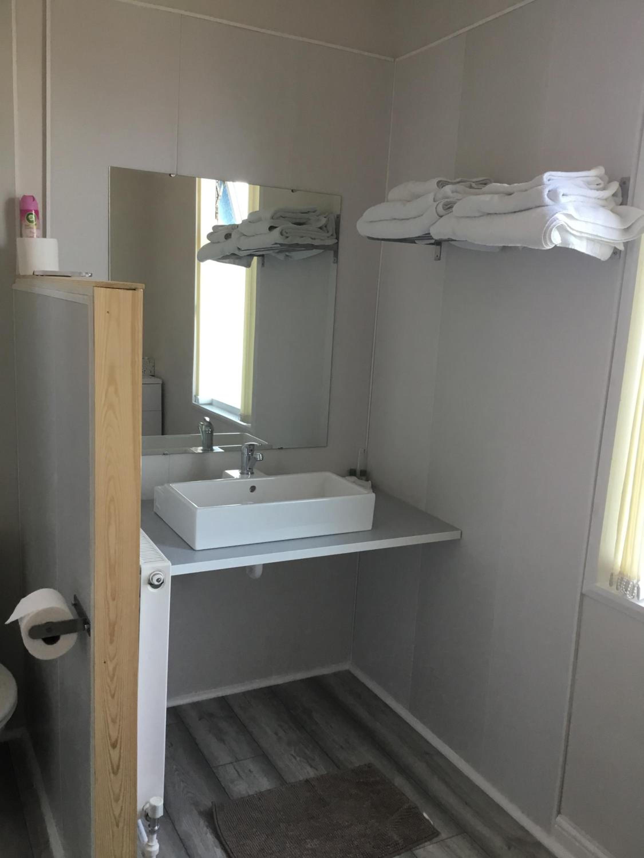 Twin Room with Shower - Photo 5