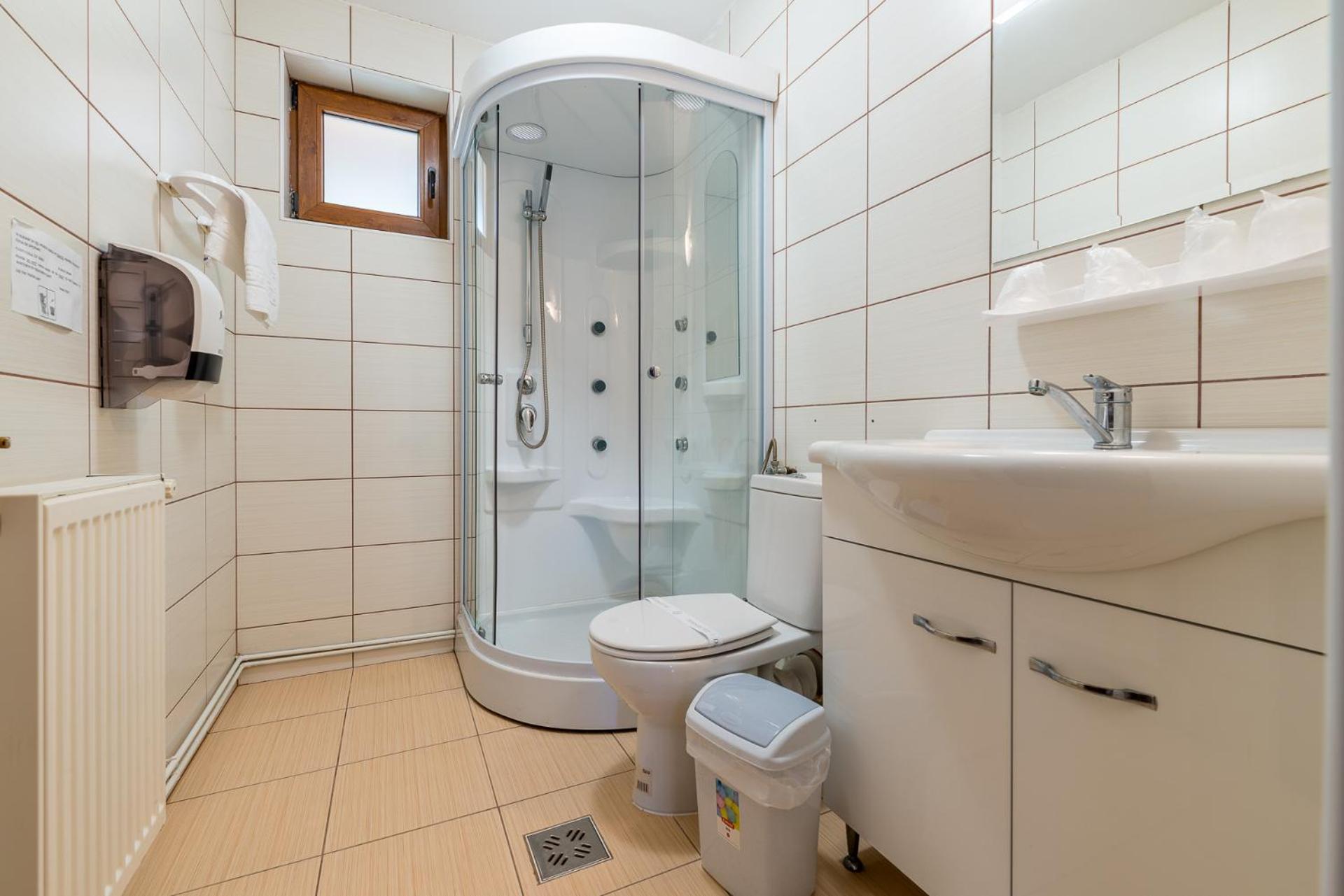 Quadruple Room - Photo 6