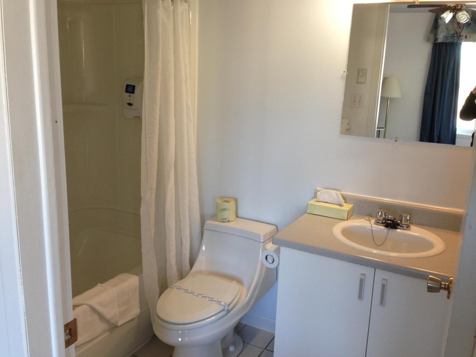 Double Room with Two Double Beds photo 3