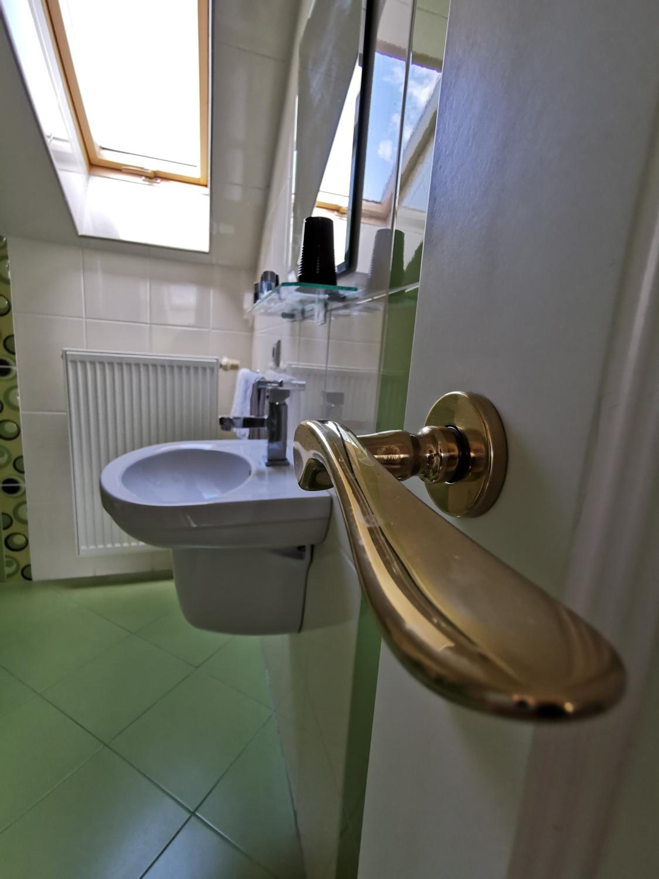 Large Double Room - Photo 14