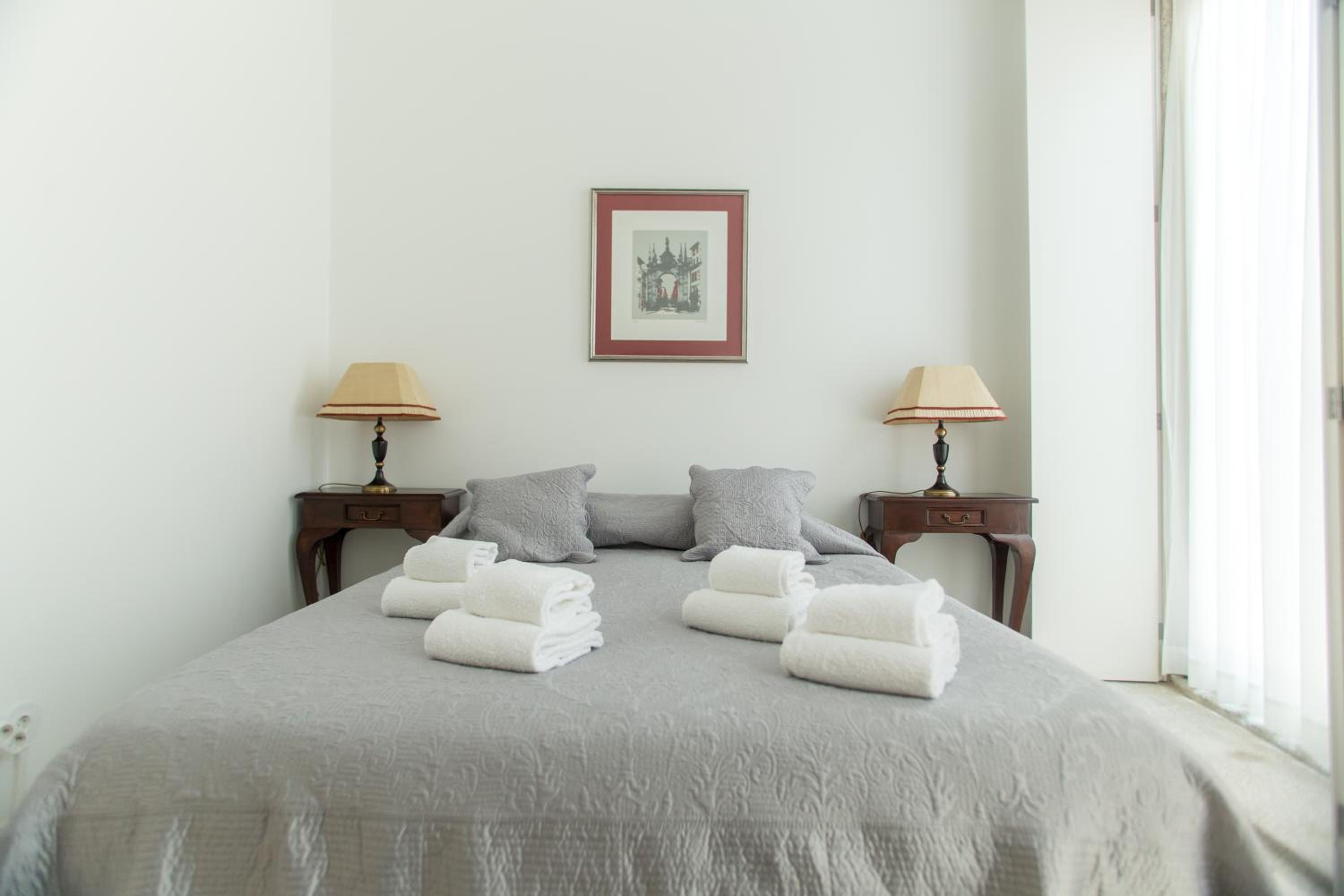 One-Bedroom Apartment - Photo 2