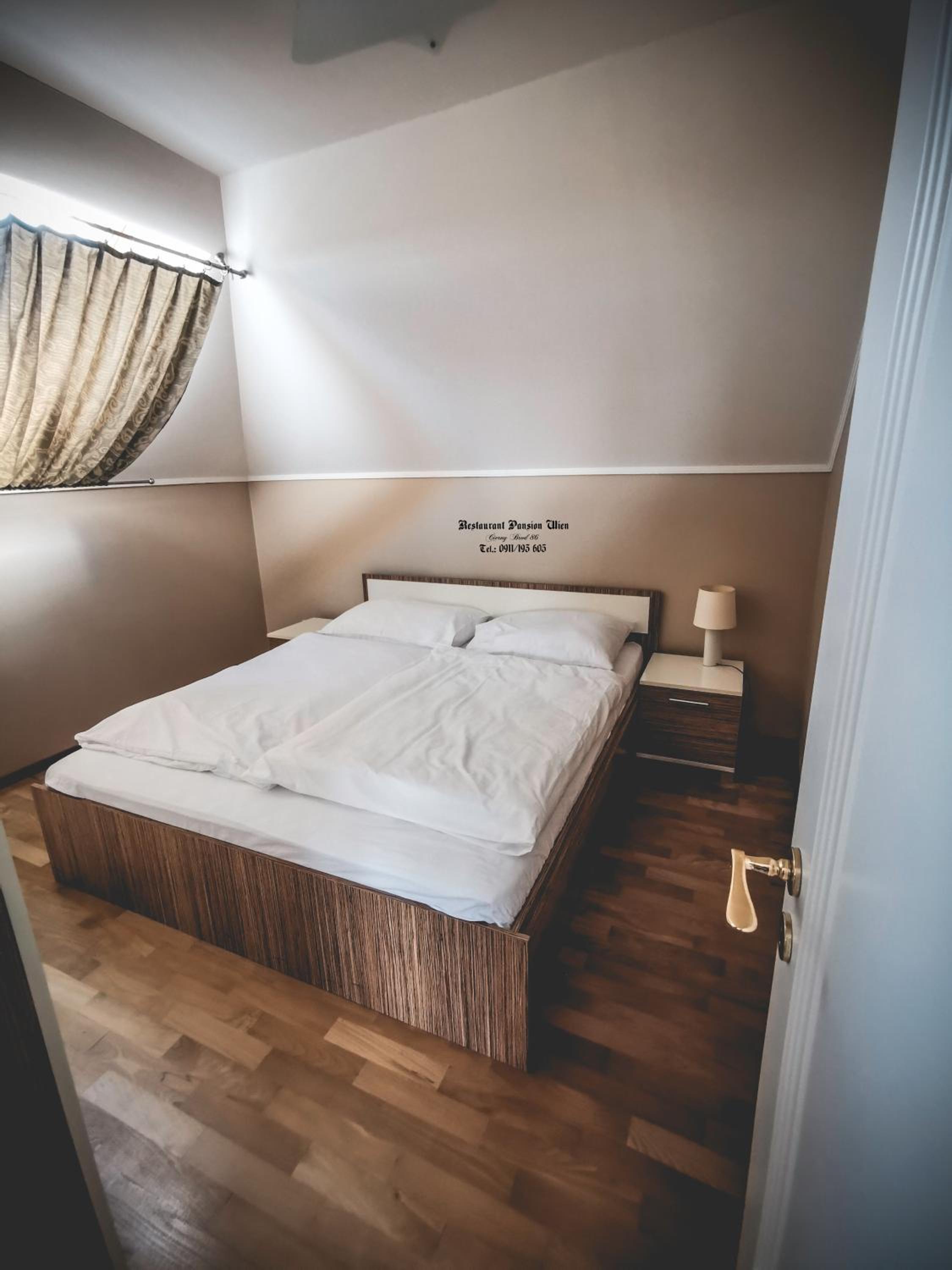 Deluxe King Suite - Photo 4
