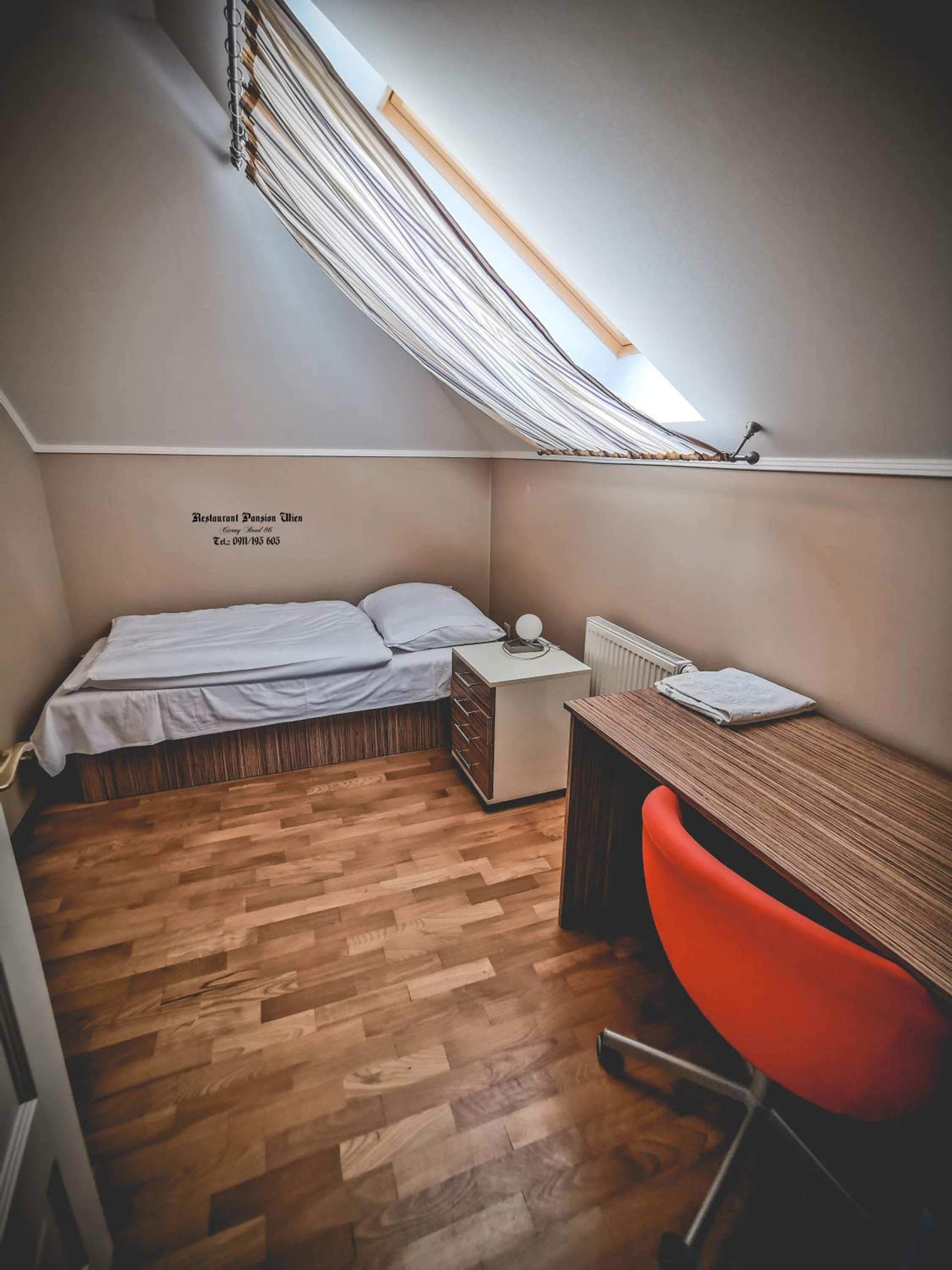 Deluxe King Suite - Photo 5