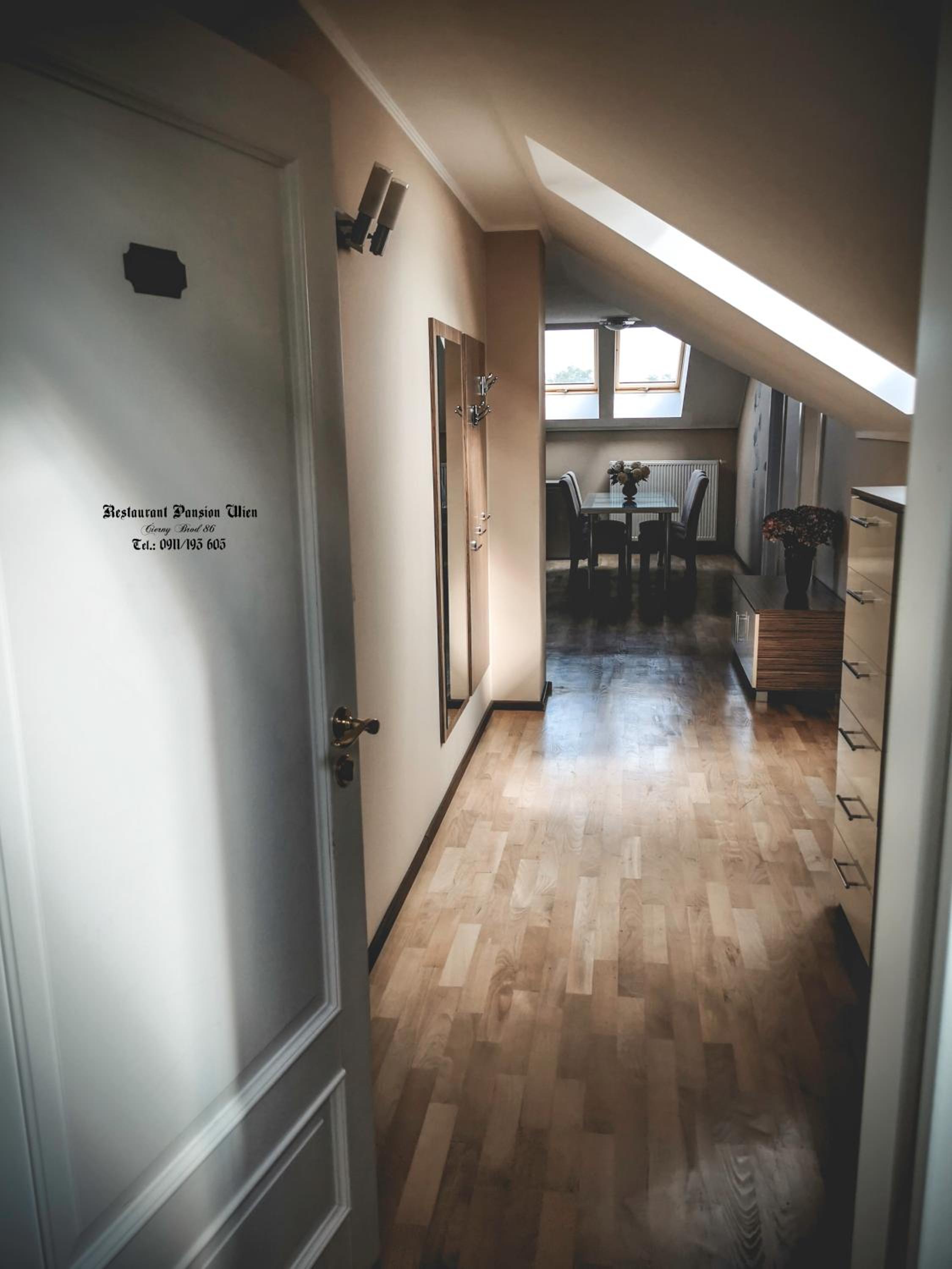 Deluxe King Suite - Photo 3