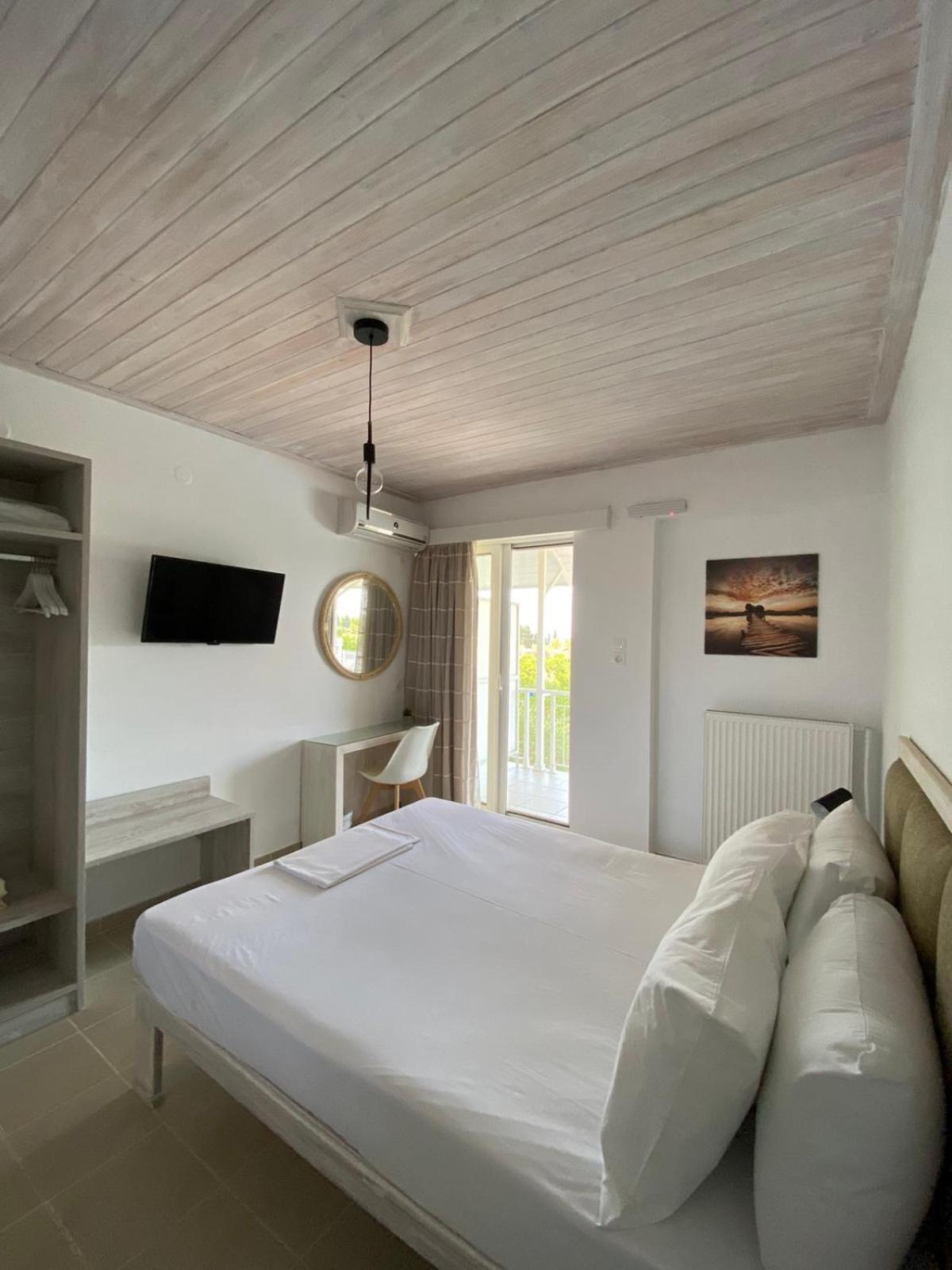 Double Room - Photo 5
