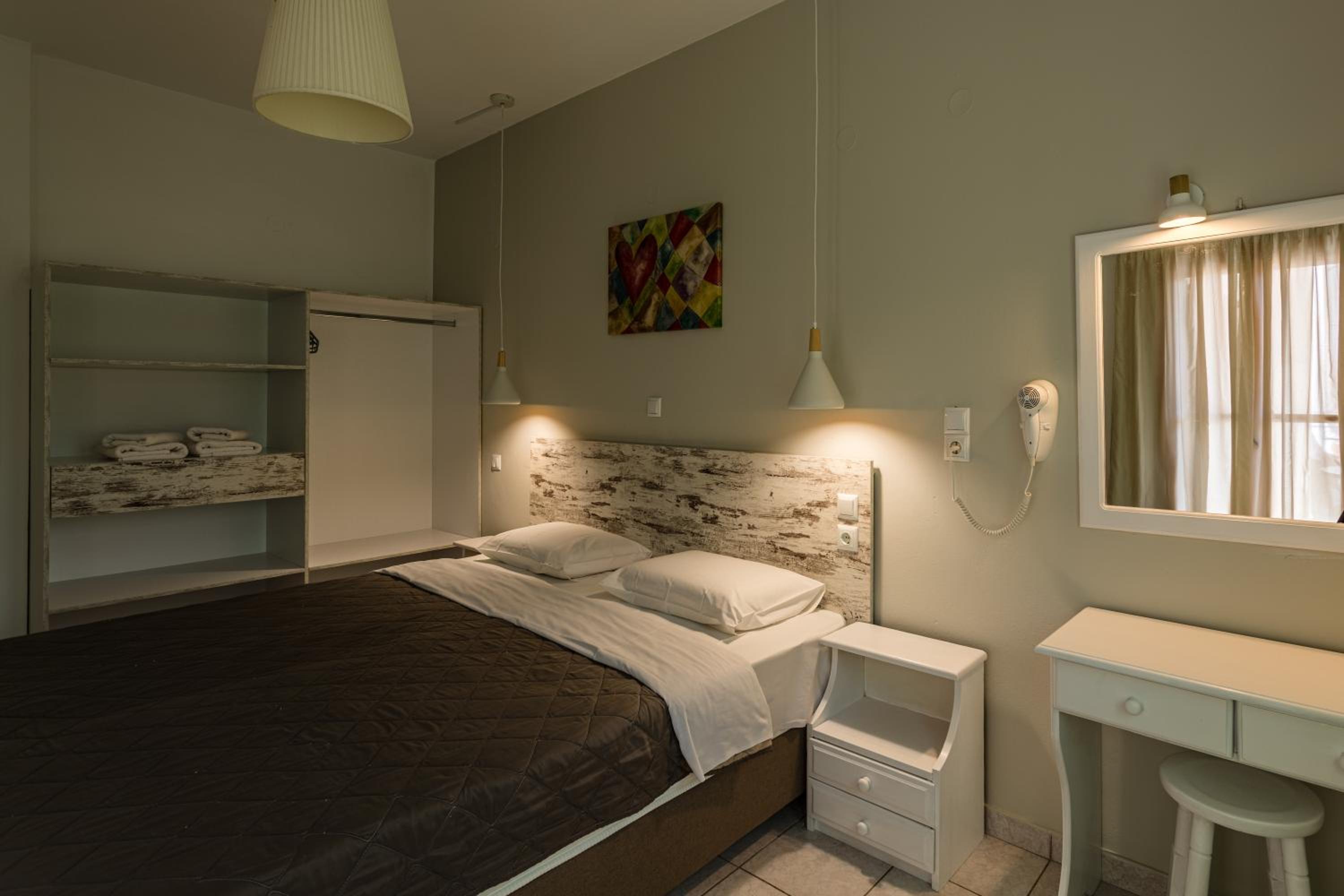 One-Bedroom Apartment - Photo 6