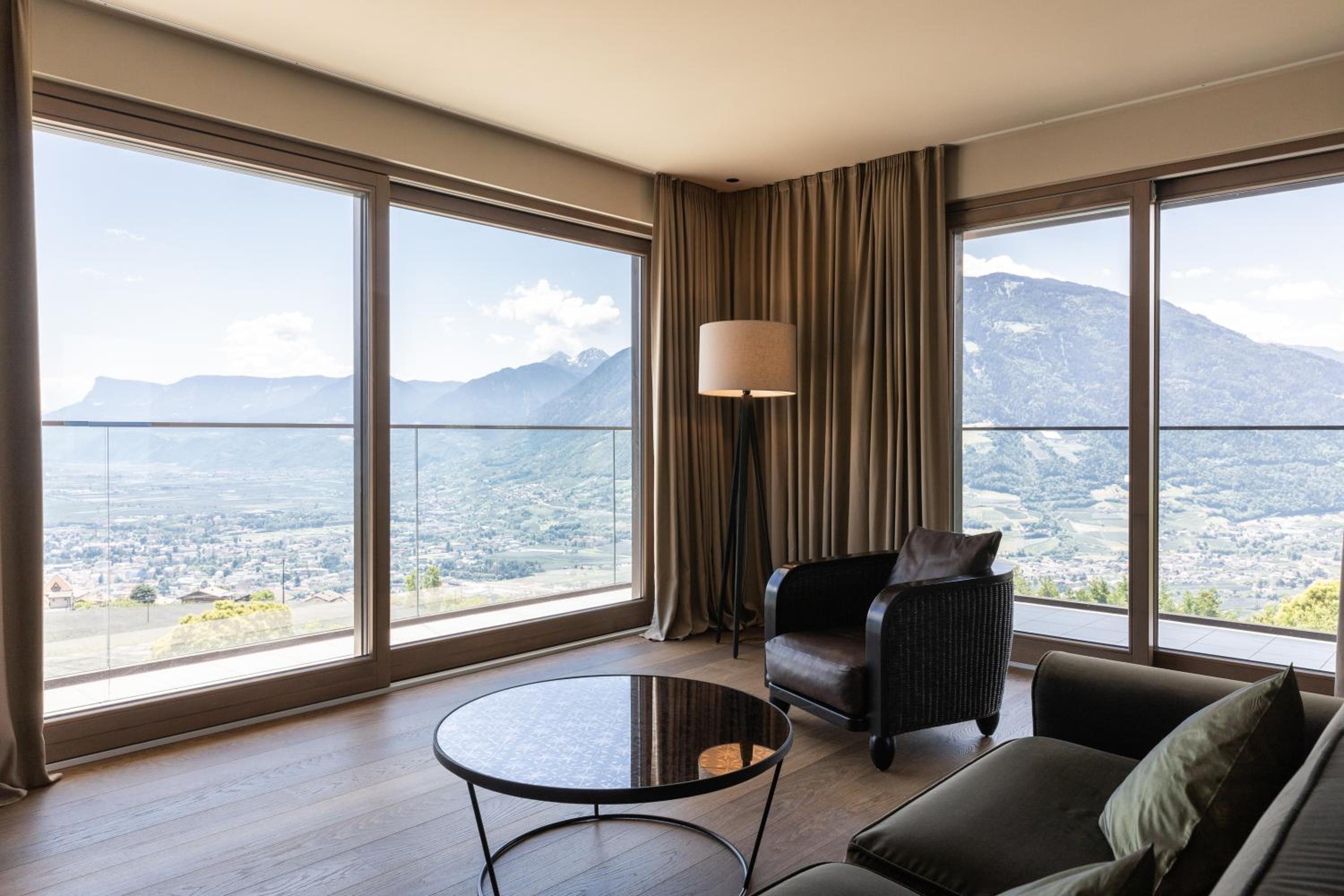Deluxe Junior Suite photo 2