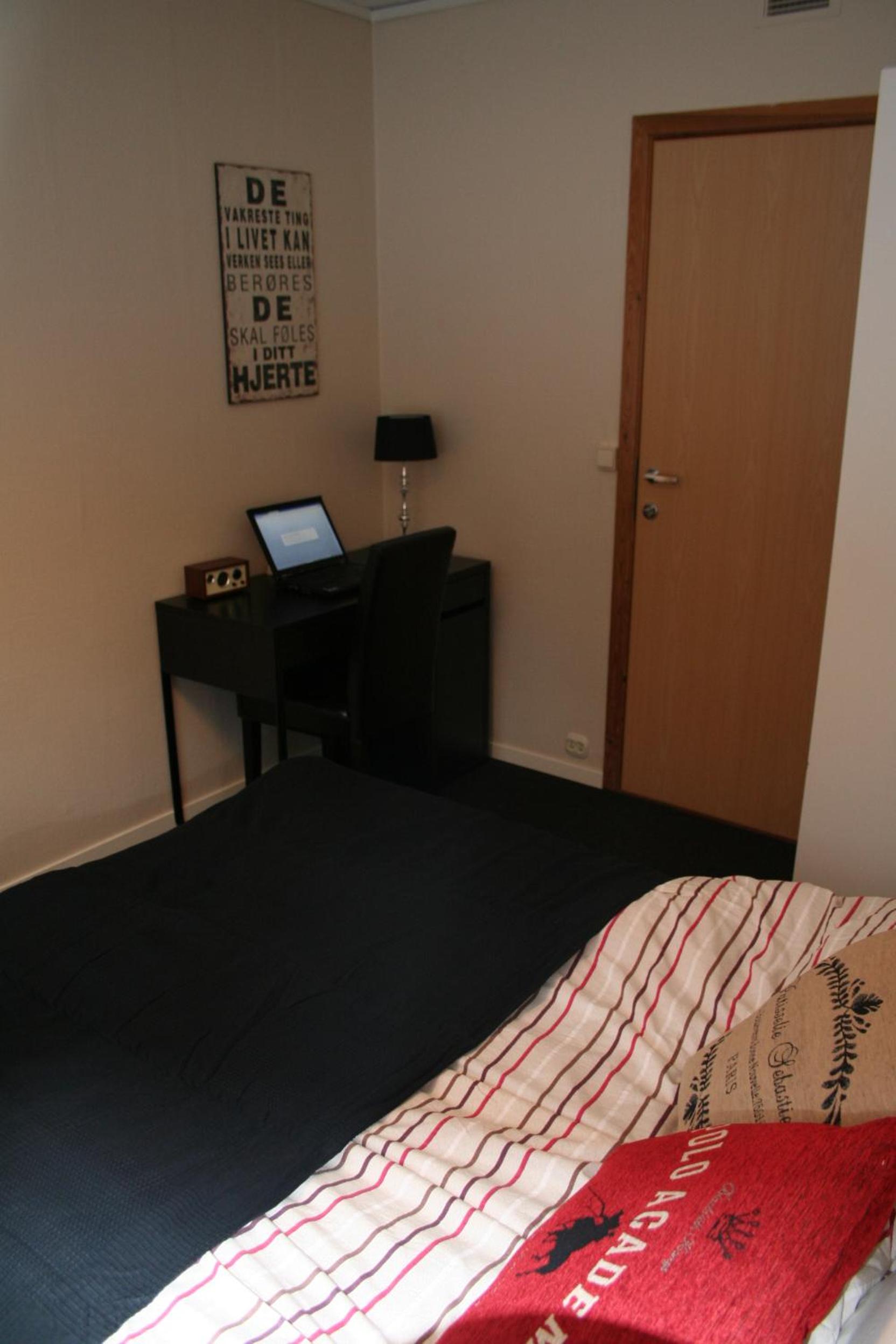 Twin Room with Private Bathroom photo 2