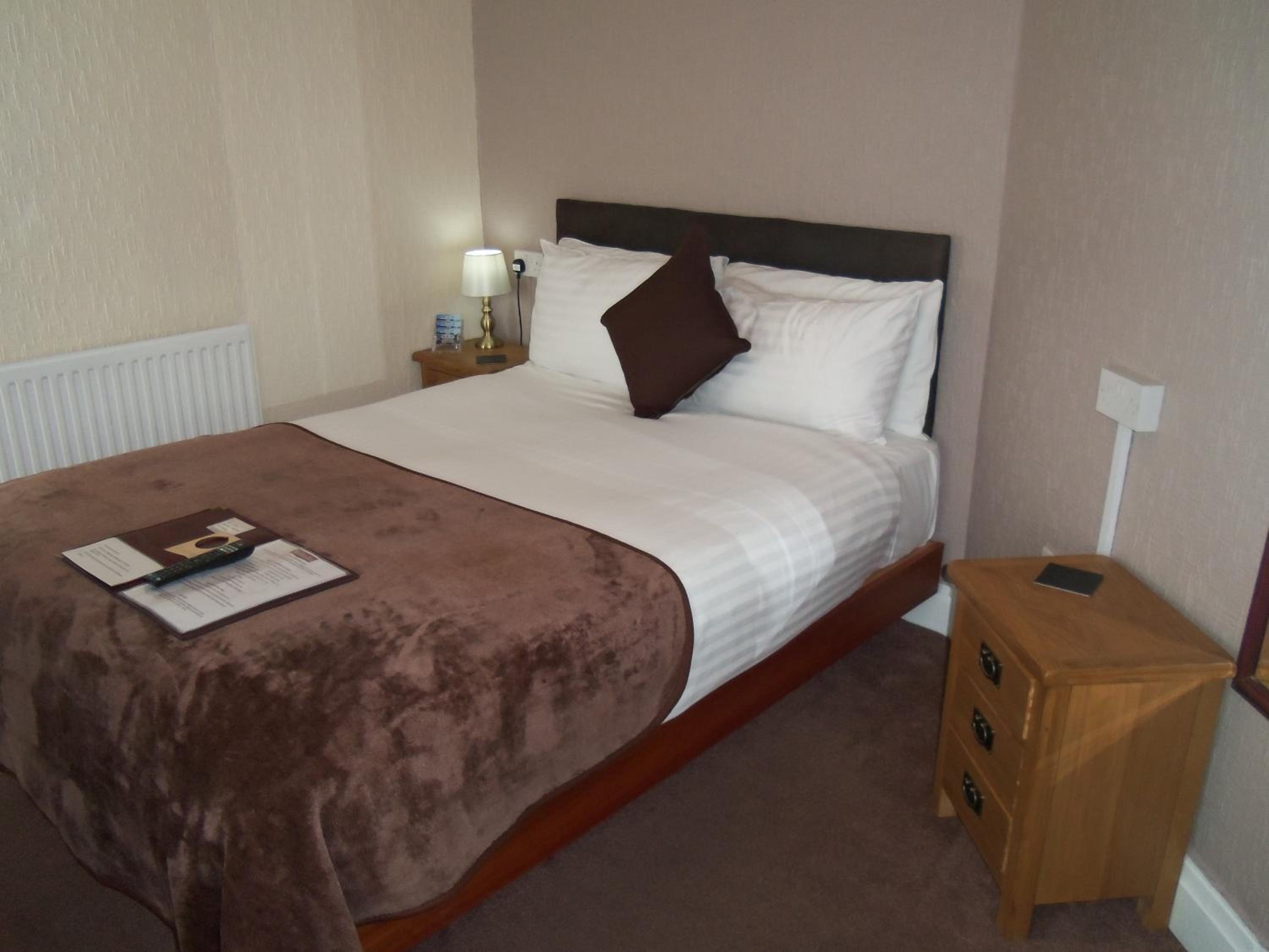 Budget Double Room with Private Bathroom photo 3
