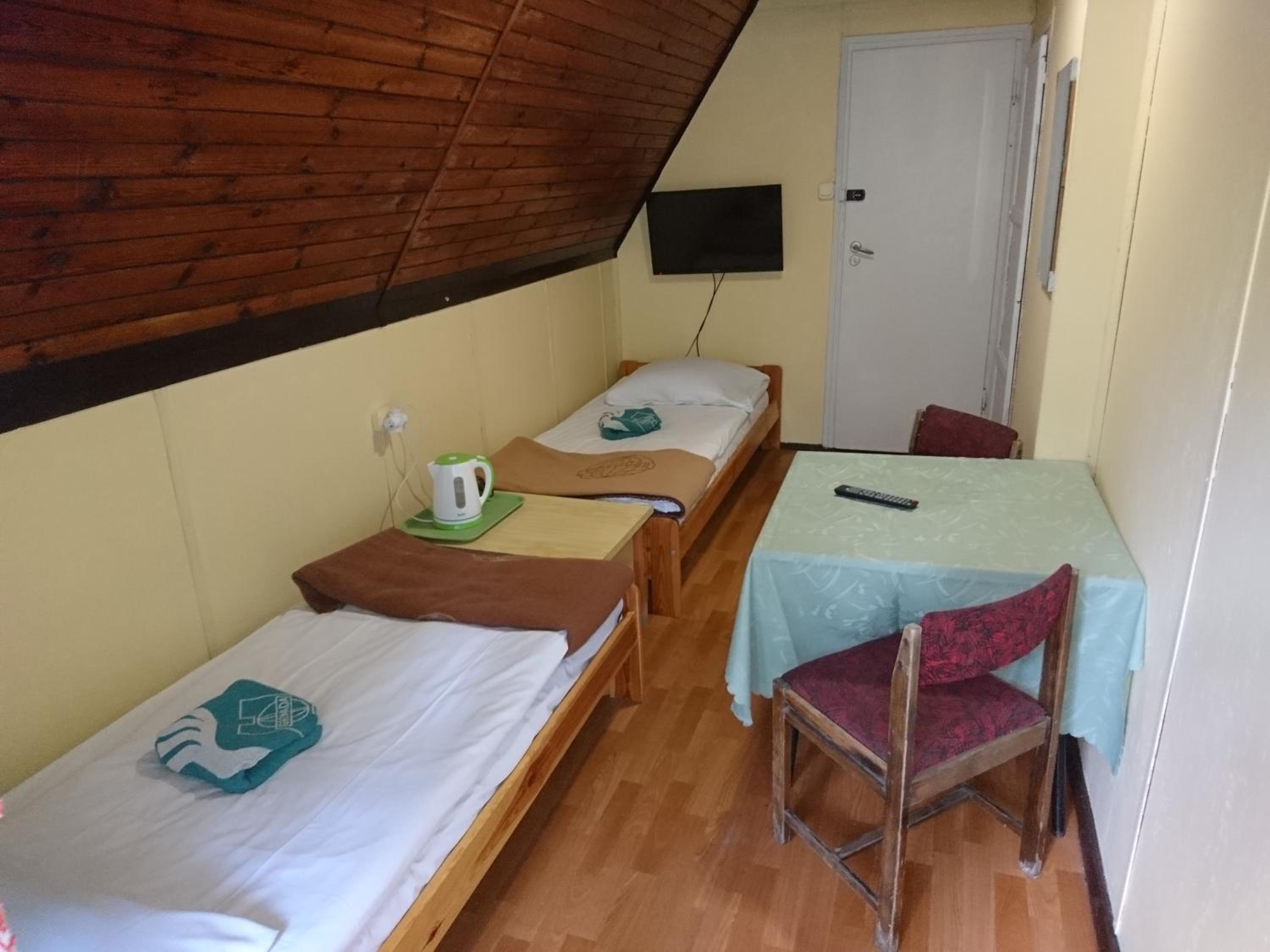 Economy Twin Room with Shared Bathroom photo 3