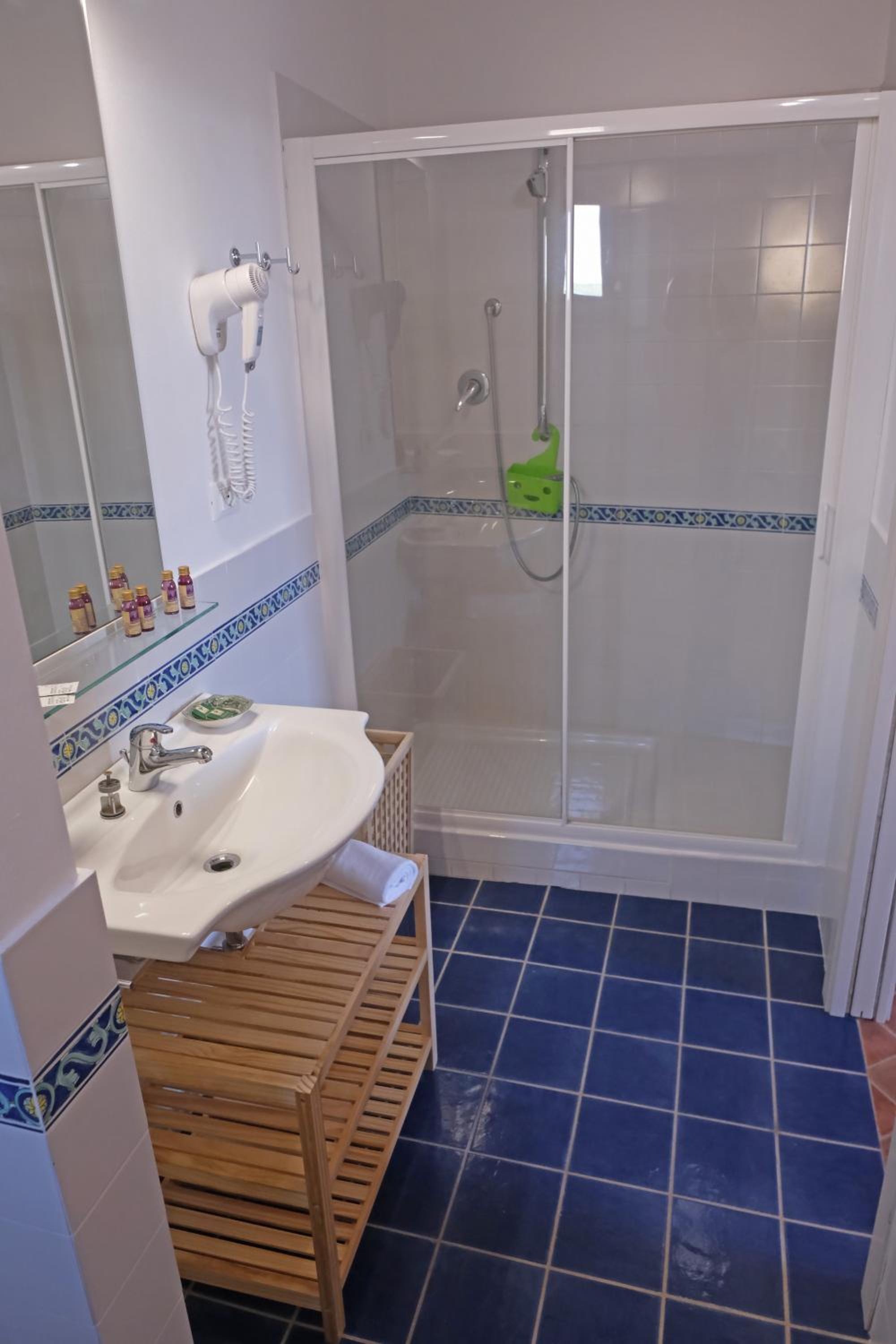 Deluxe Double Room - Photo 7