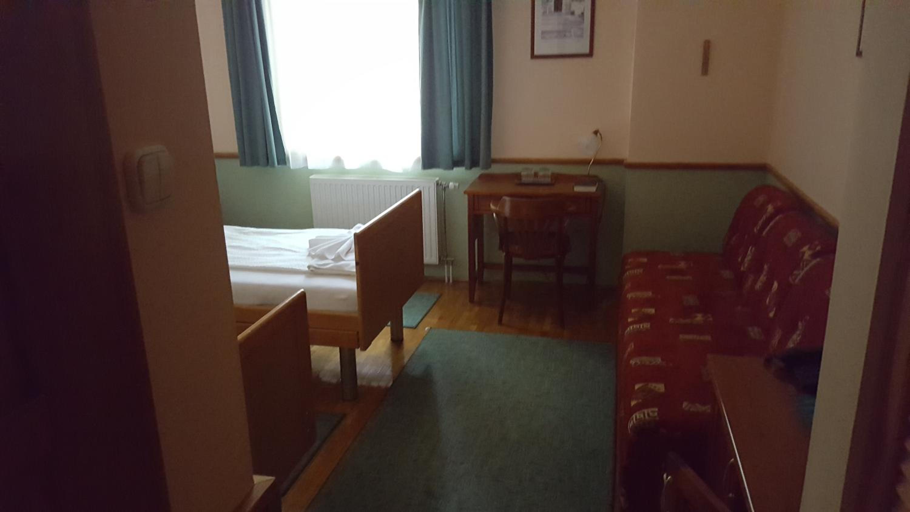Standard Twin Room photo 2